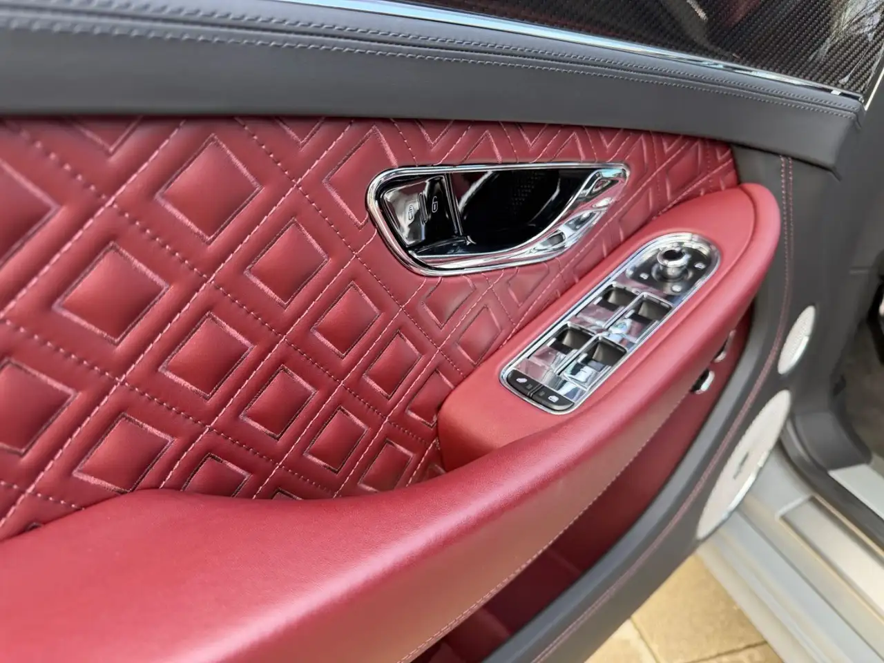 Bentley Continental GTC 2023 — фото 12
