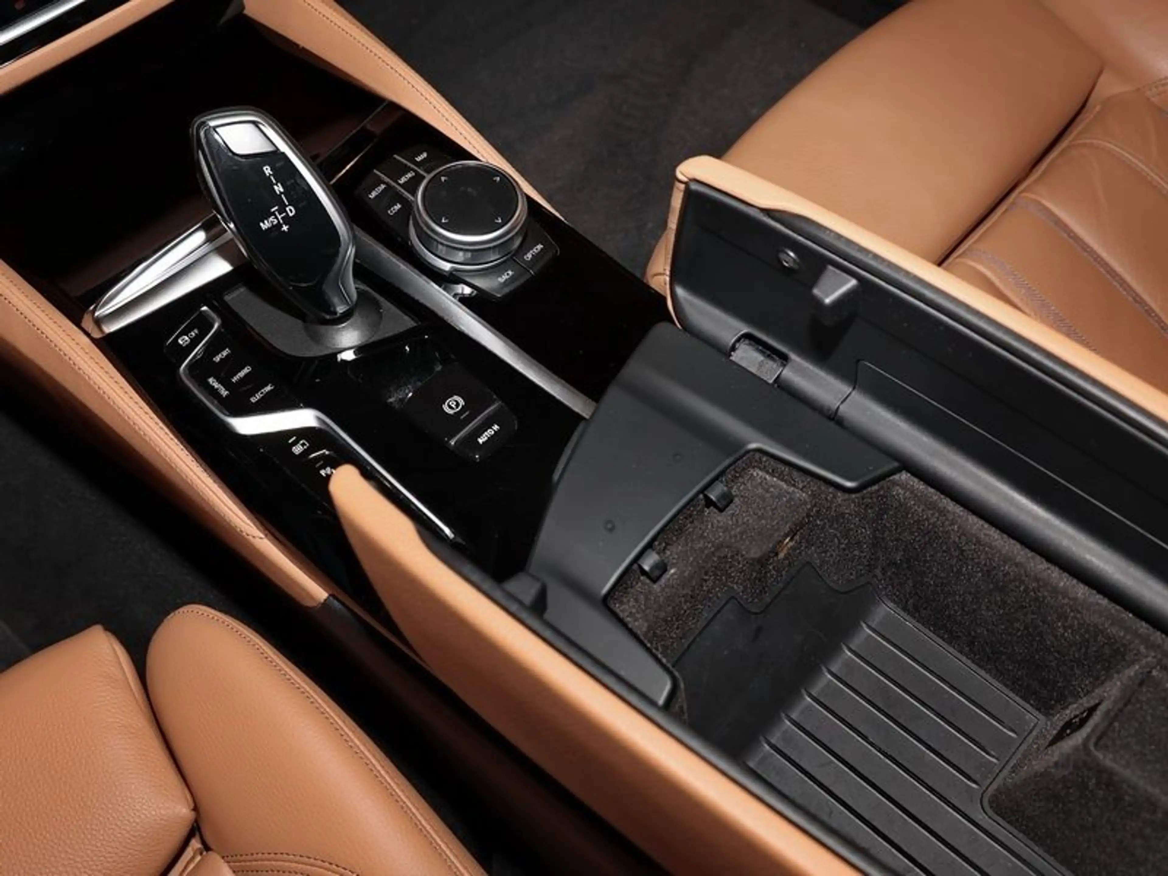 BMW 545 e xDrive Limousine DAB WLAN GSD Komfortzg. — photo 8