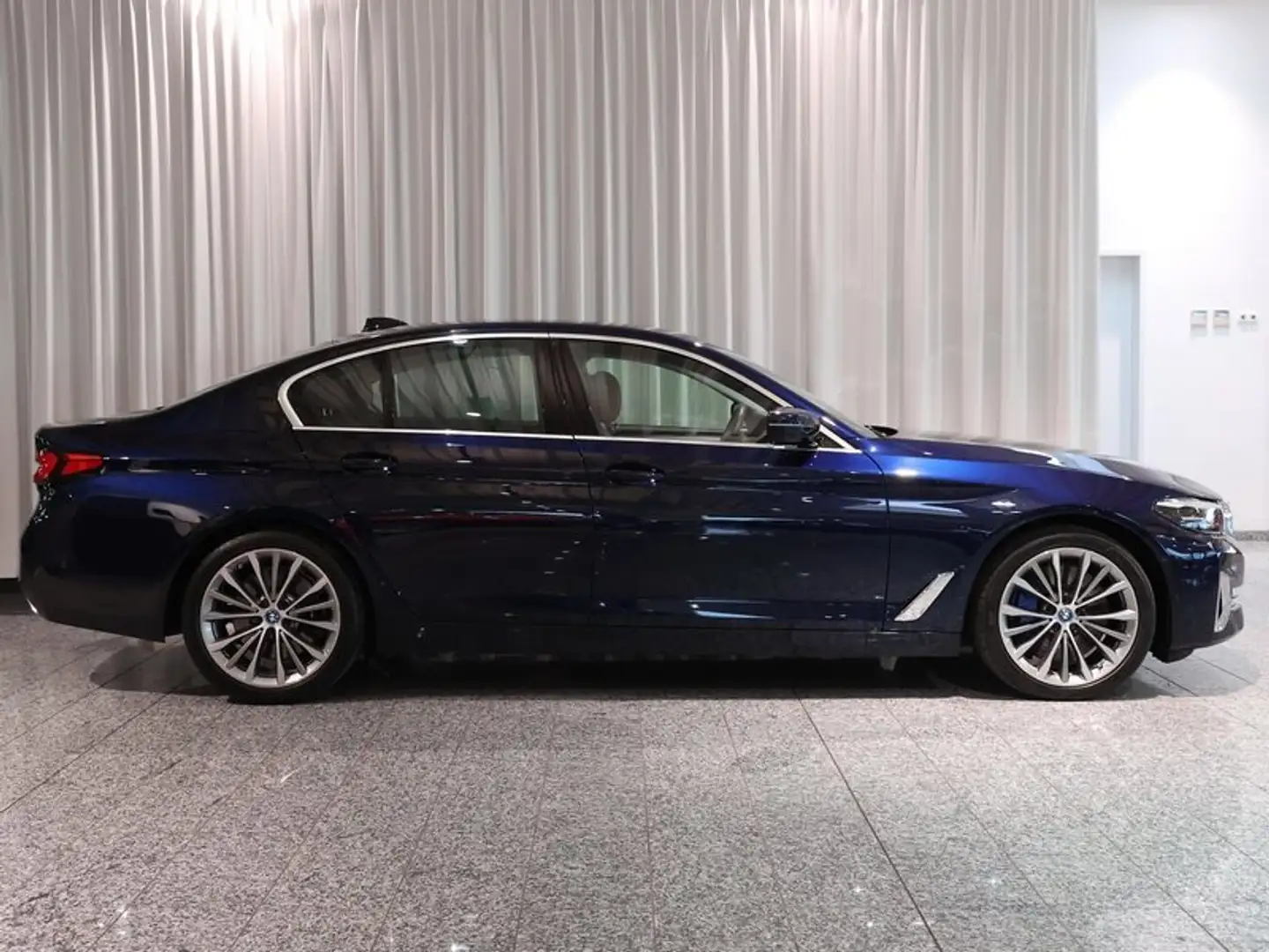 BMW 545 e xDrive Lim. 19Zoll LKHZ RFK ACC Memo. Blau - 2