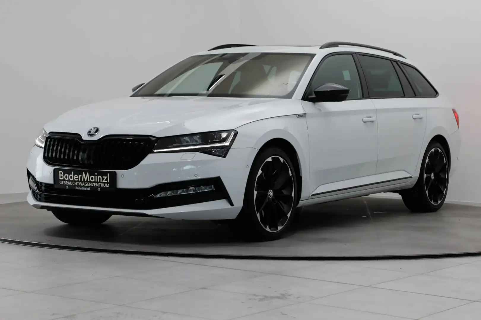 Skoda Superb Combi 2.0 TSI 4x4 DSG Sportline AHK Stdhz Weiß - 2