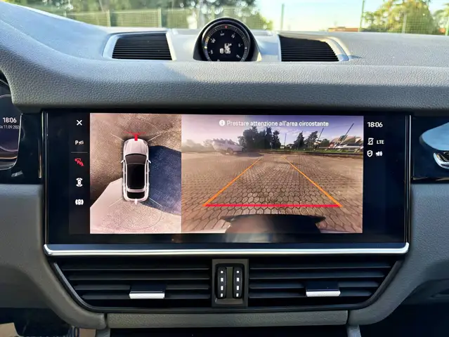 Porsche Cayenne view 11