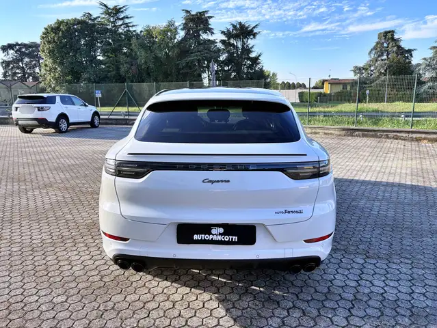 Porsche Cayenne view 5