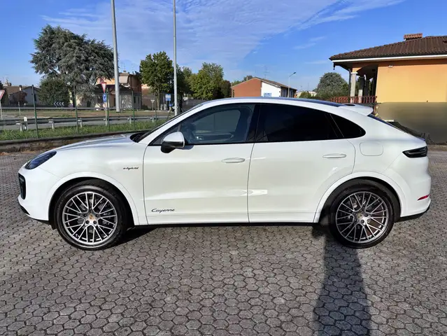 Porsche Cayenne view 7