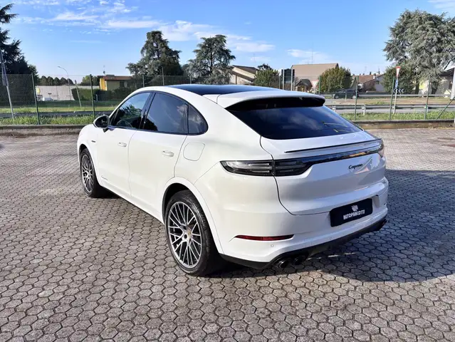 Porsche Cayenne view 6