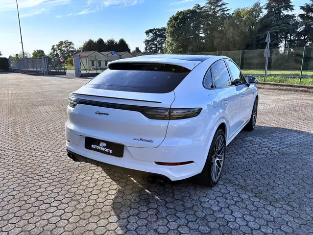Porsche Cayenne view 4