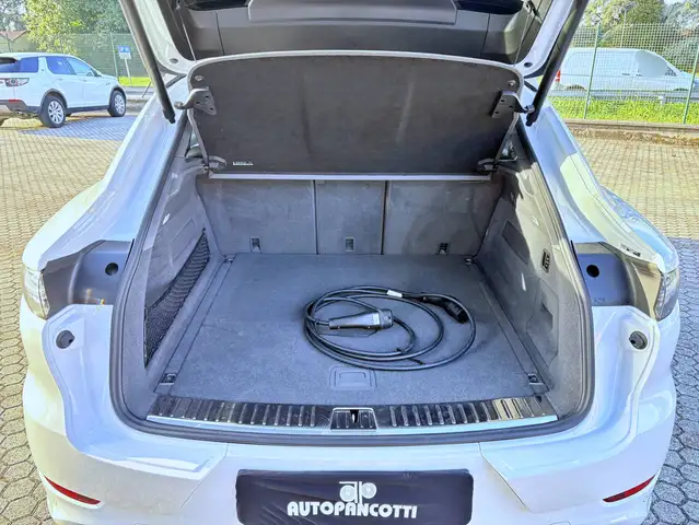 Porsche Cayenne view 15