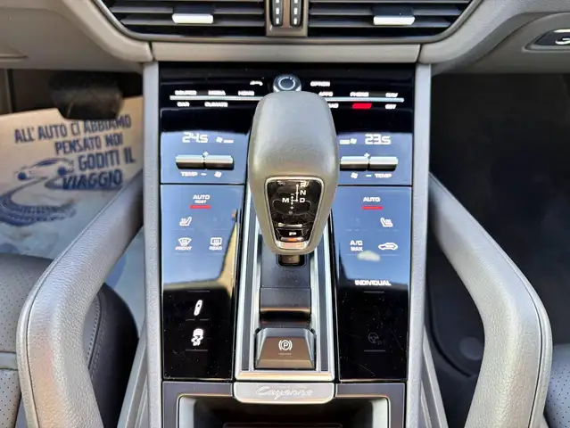 Porsche Cayenne view 12