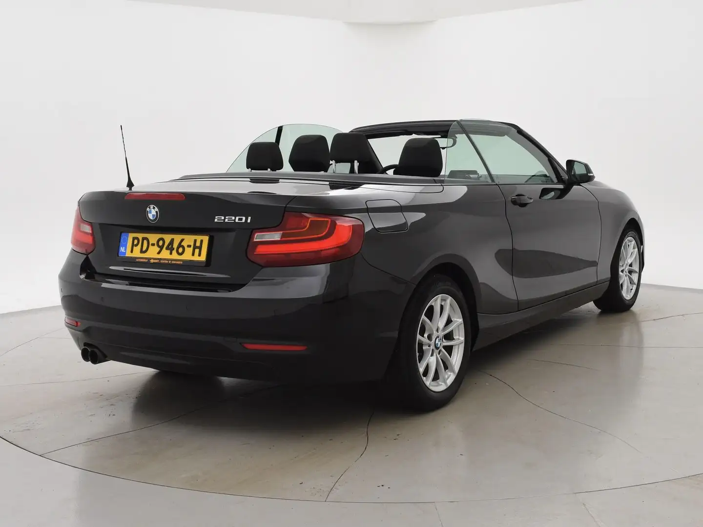 BMW 220 2-serie Cabrio 220i 184 PK AUT8 ORIG. NL + NAVIGAT Černá - 2
