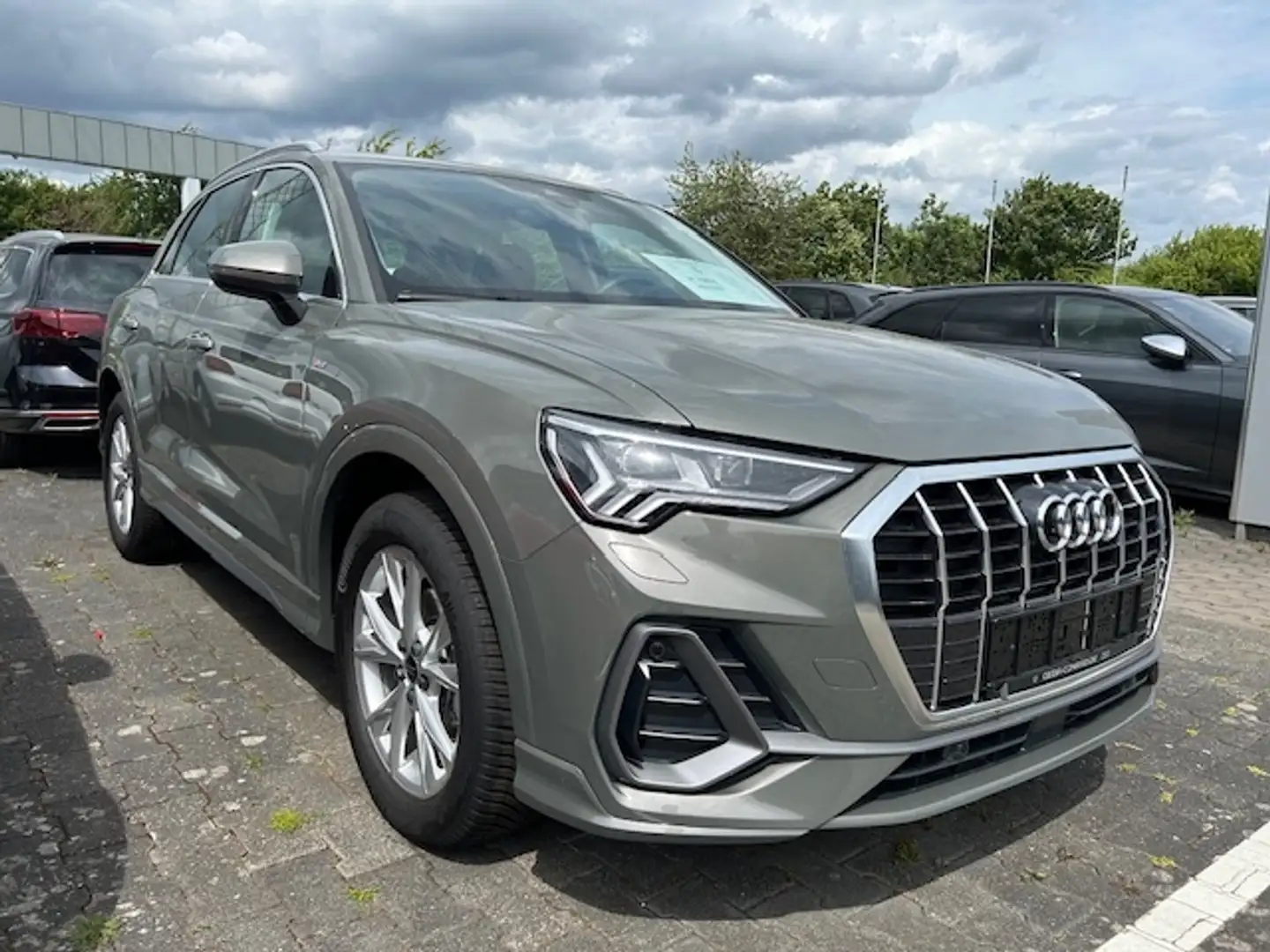 Audi Q3 35 TFSI "S line", NP: 55.000 € Gris - 2
