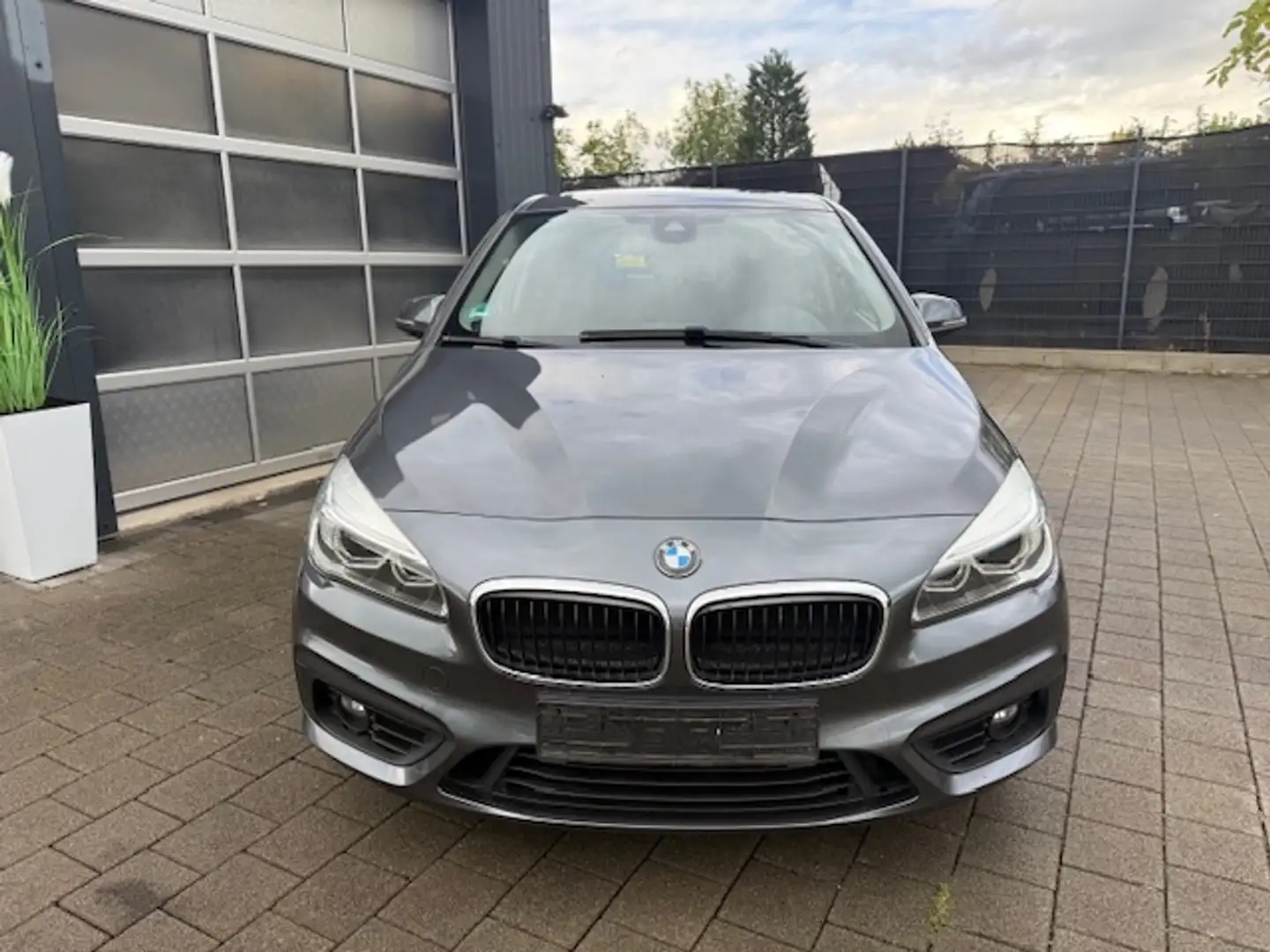 BMW 218 218 d Advantage Grau - 2