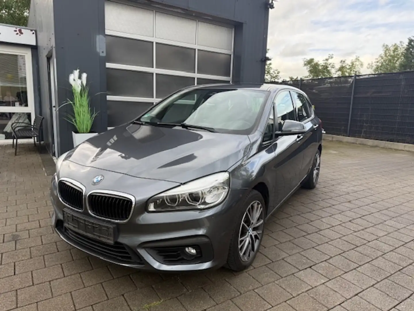 BMW 218 218 d Advantage Grau - 1