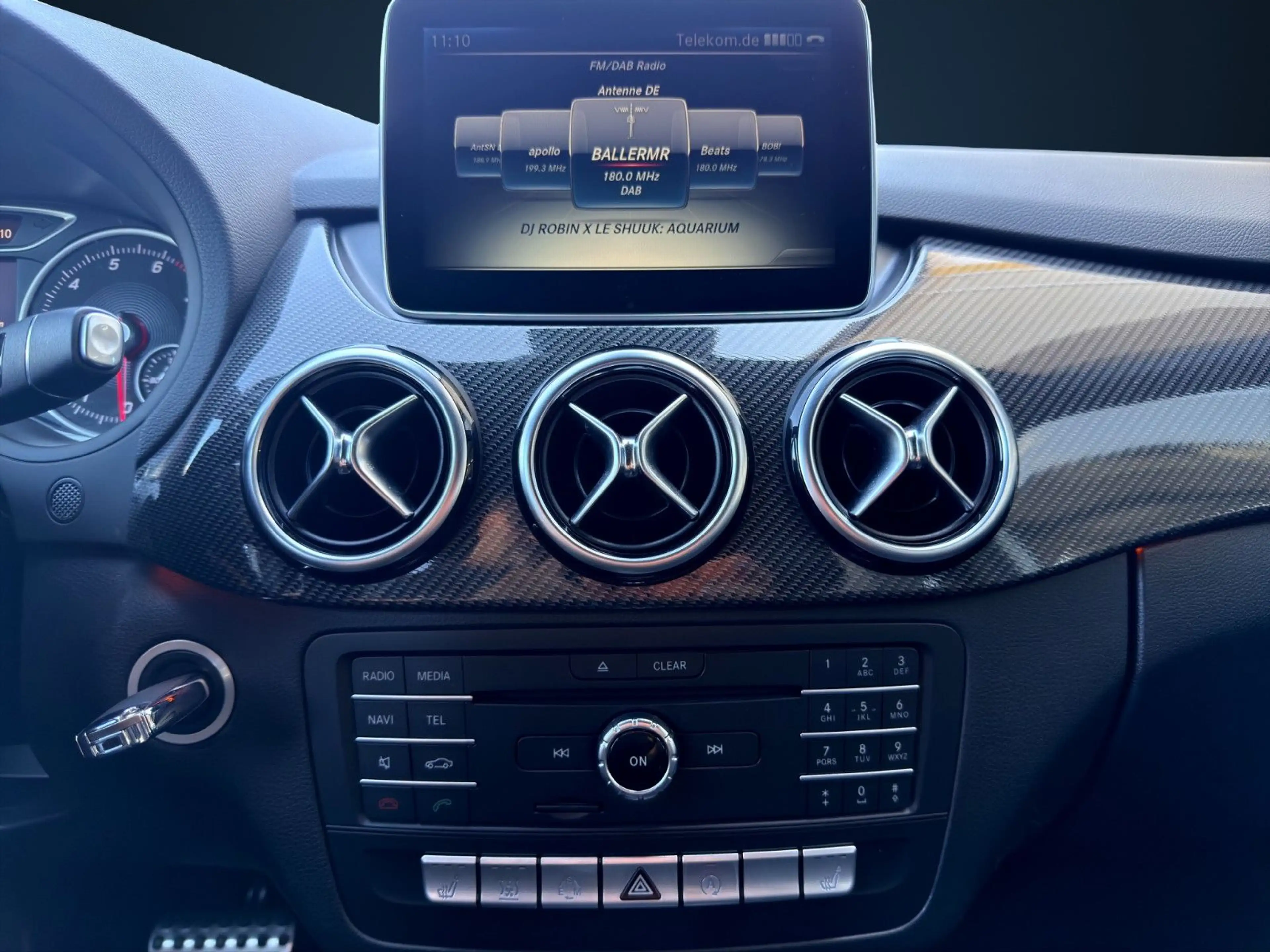 Mercedes-Benz B 220 4MATIC SportsTourer*AMG*LED*NIGHT*StandHzg — photo 11