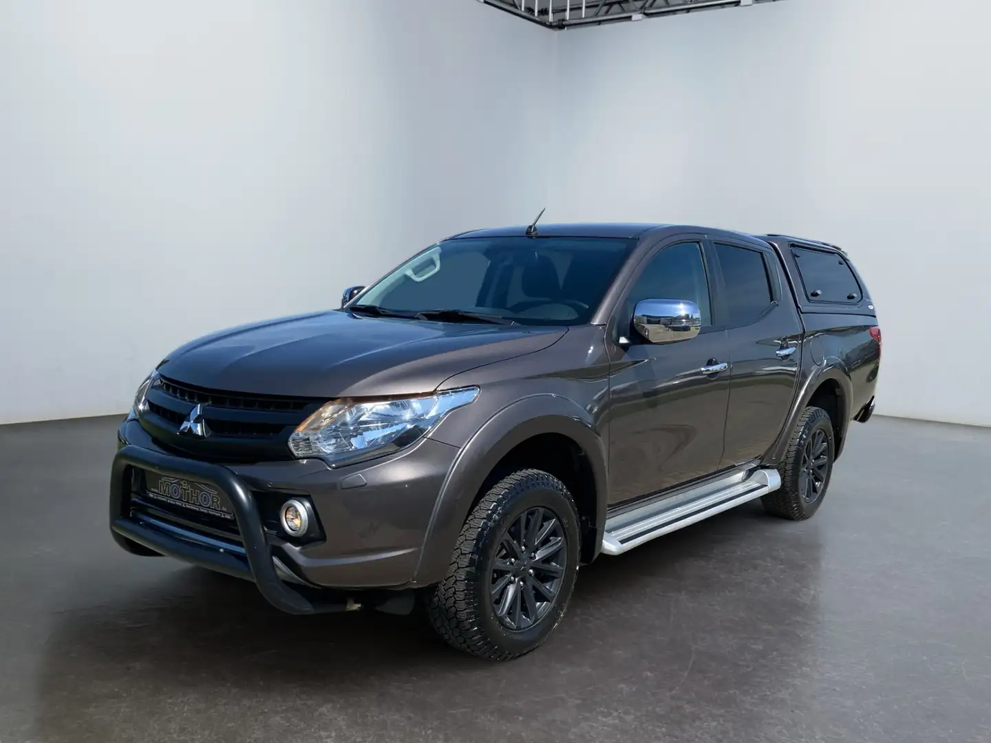 Mitsubishi L200 Plus 2,4l DI-D 4WD TEMP SHZ KAM AHK smeđa - 2