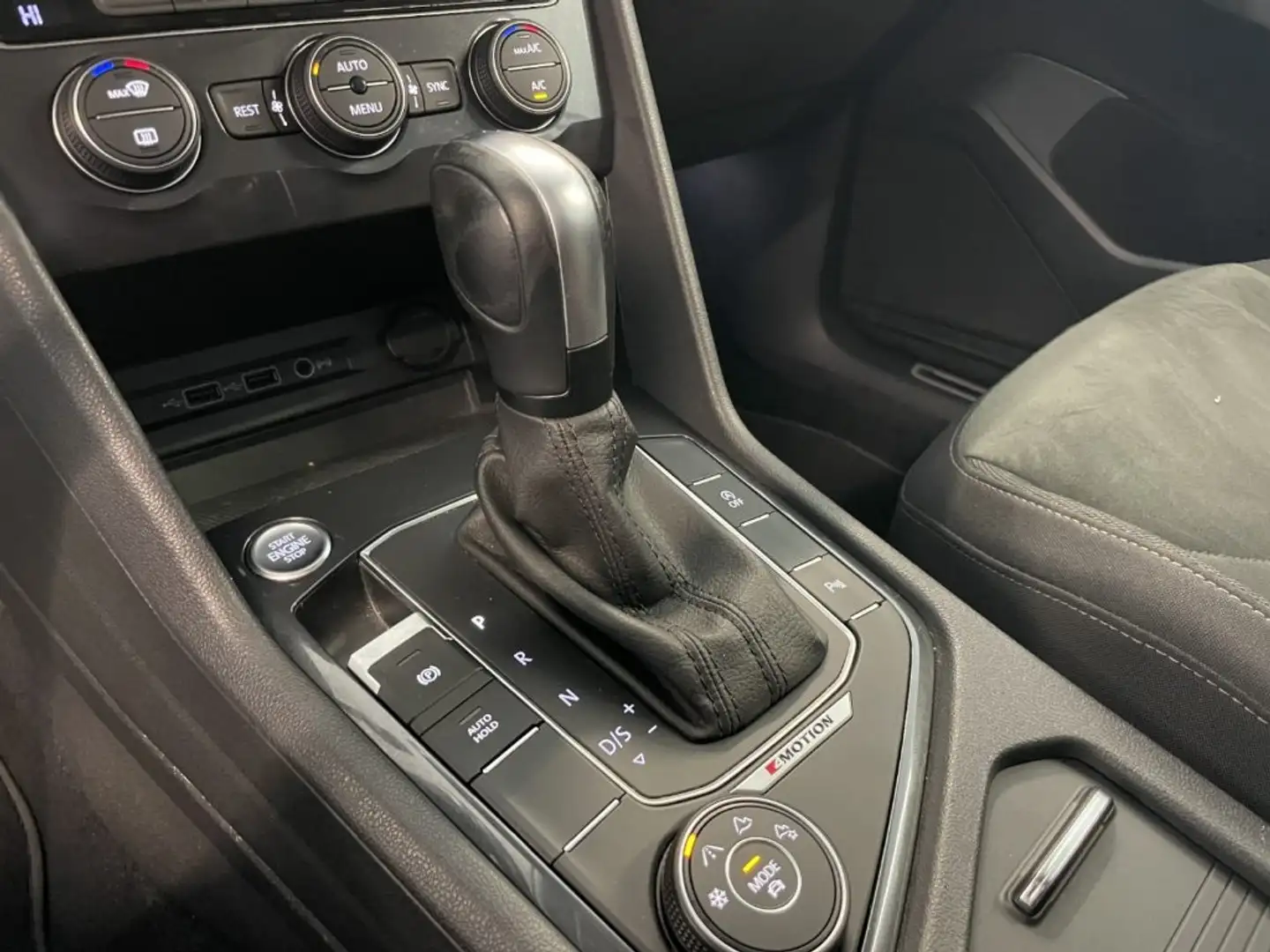 Volkswagen Tiguan 2.0 TDI 150 CV DSG 4M Allspace Adv R-Line 7 Posti Weiß - 2