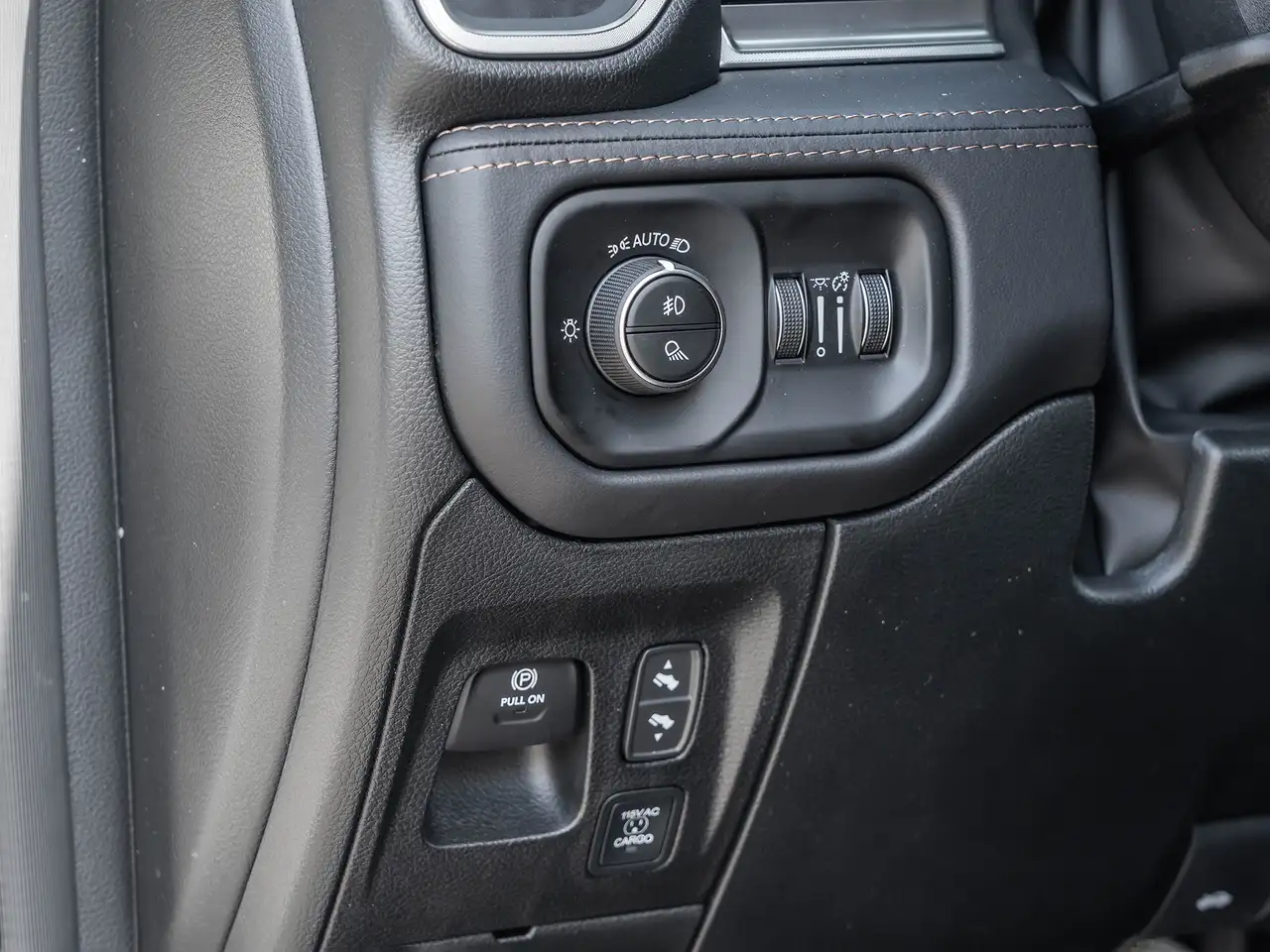 RAM 1500 снимка RAM 1500