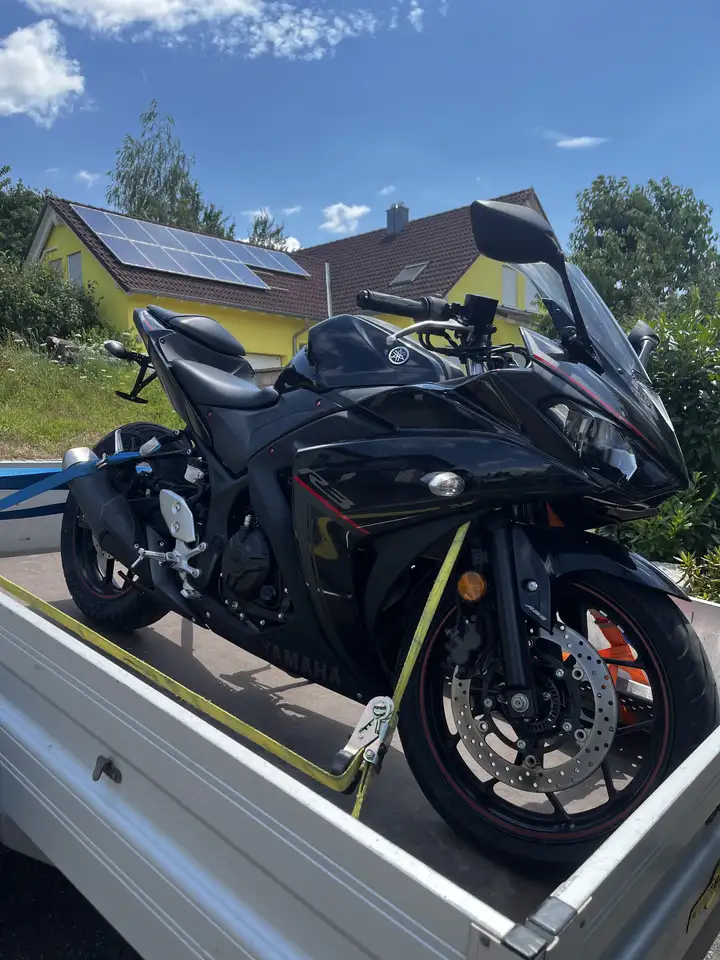 Yamaha R 3