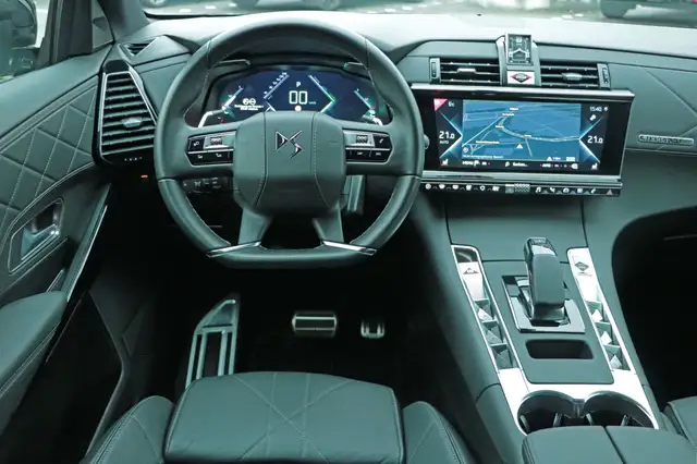 DS Automobiles DS 7 Crossback view 10