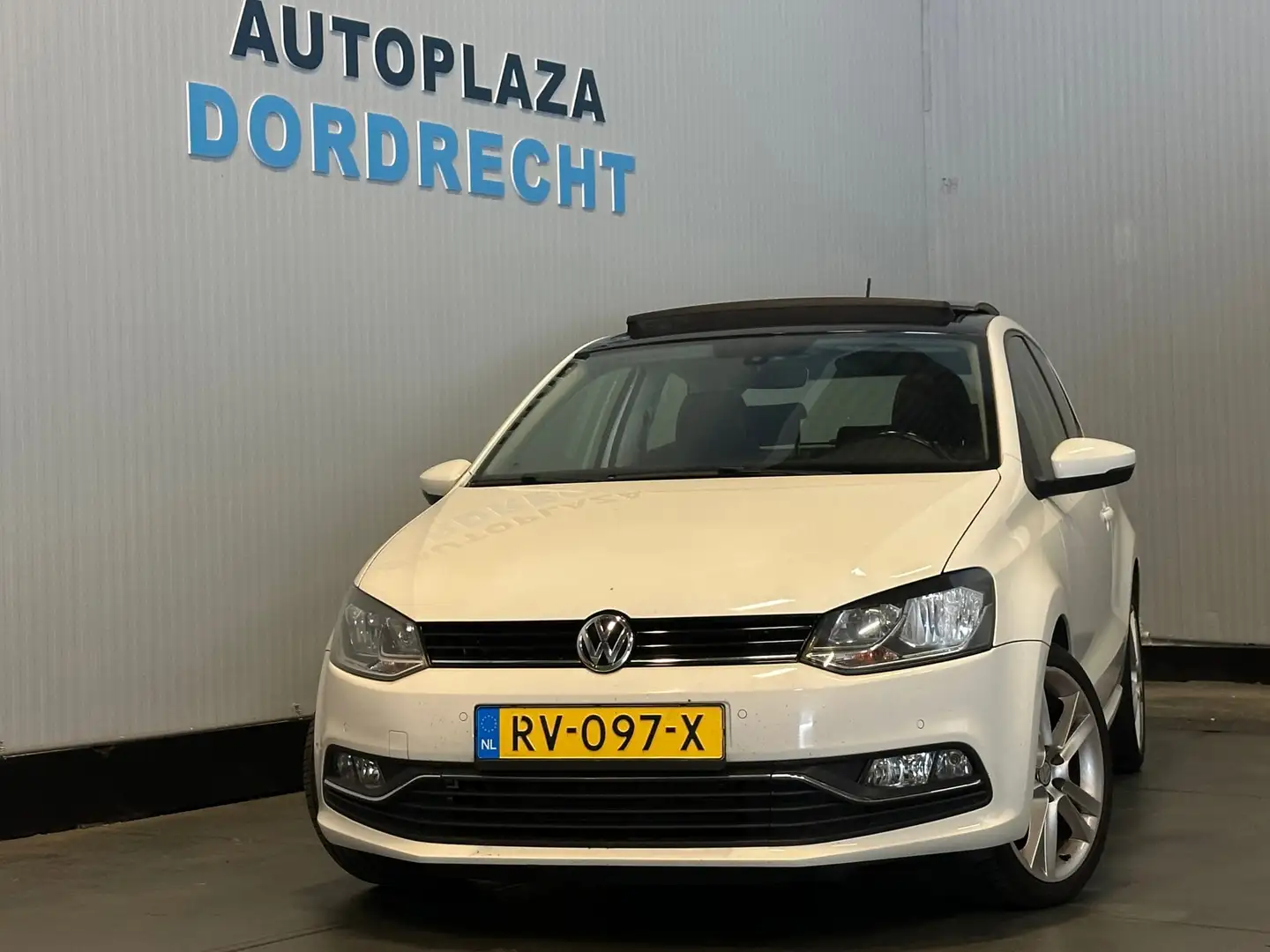 Volkswagen Polo 1.2 TSI Highline Pano / PDC Blanc - 2