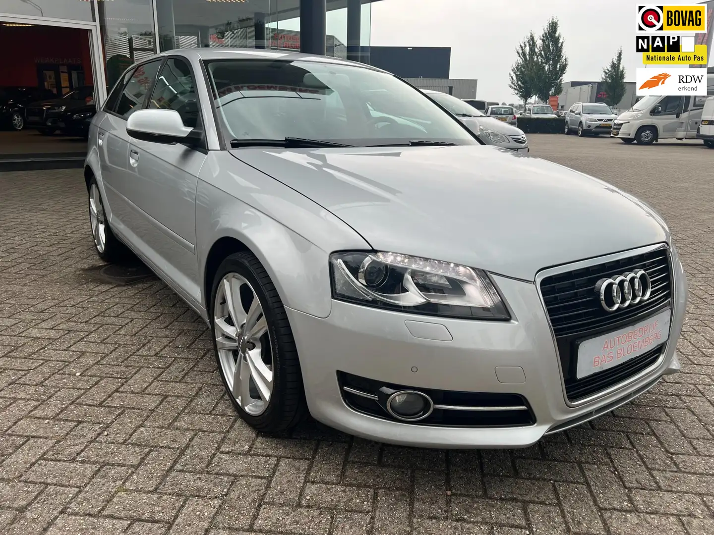 Audi A3 Sportback 1.2 TFSI Advance, S-Tronic DSG, Navigati Grijs - 1