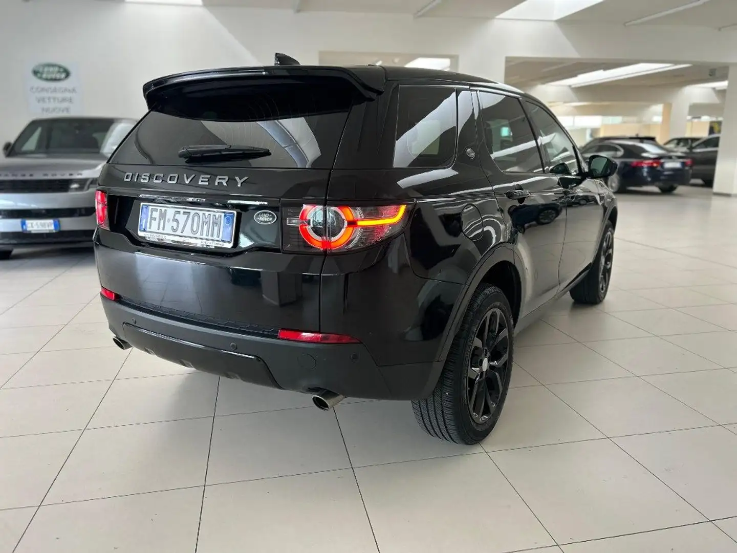 Land Rover Discovery Sport 2.0 TD4 150 CV HSE Nero - 2