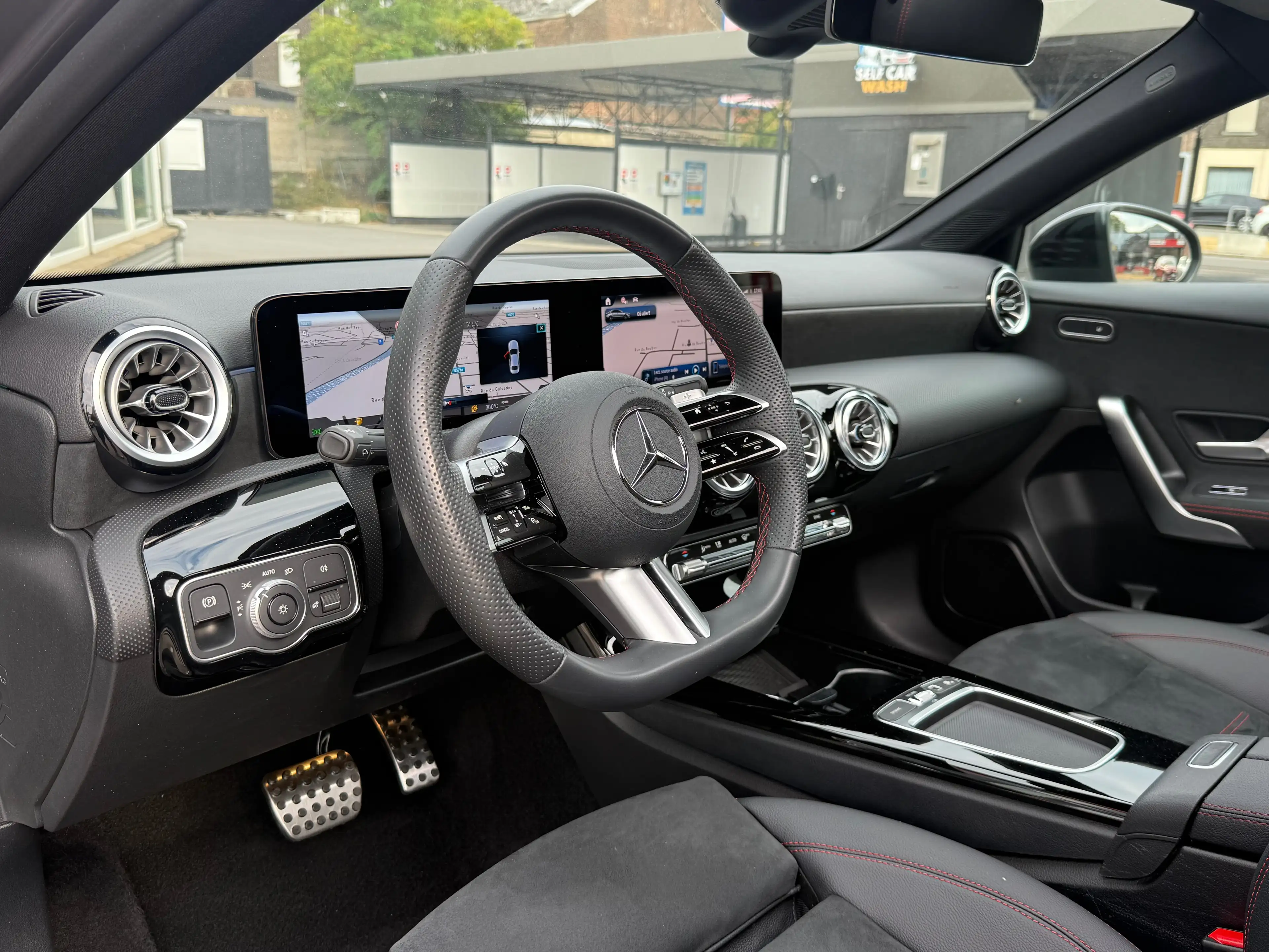 Mercedes-Benz A 180 A 180 AMG Line — photo 14