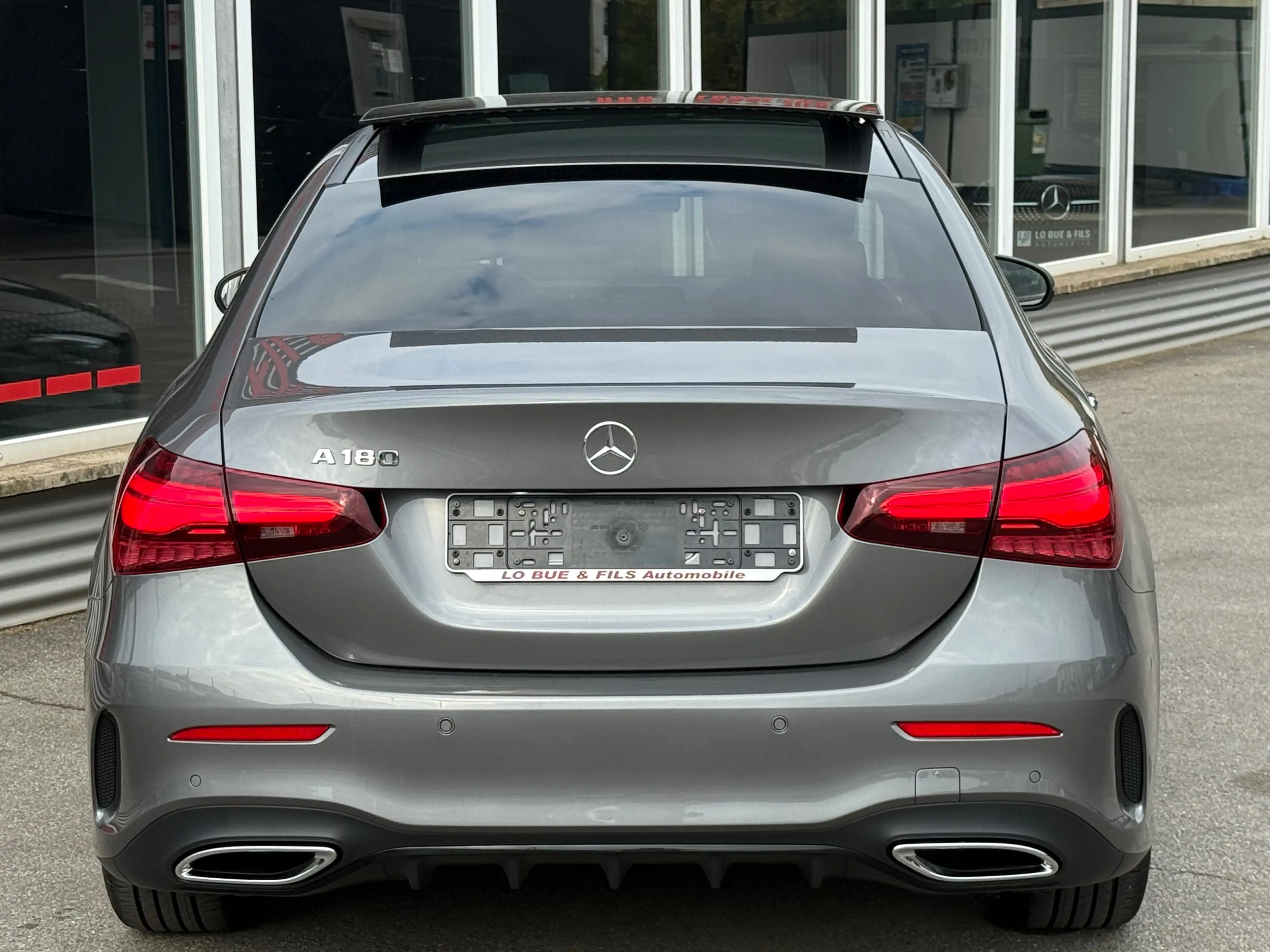 Mercedes-Benz A 180 A 180 AMG Line — photo 11