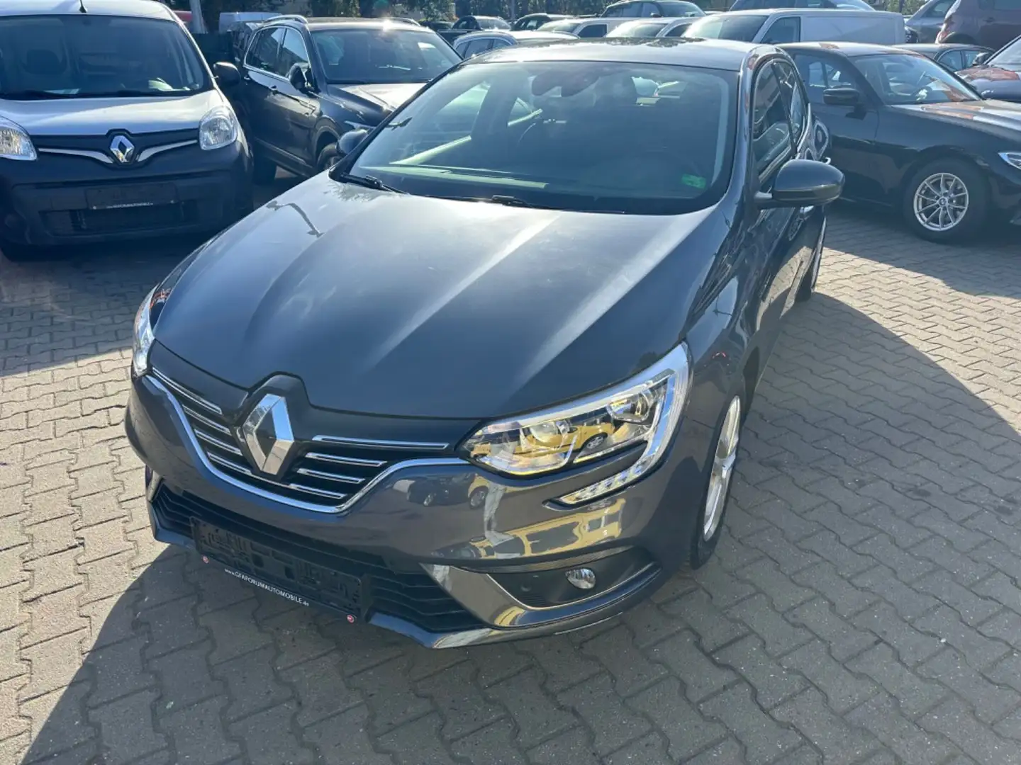 Renault Megane IV Lim. 5-trg. Business Edition Gris - 2