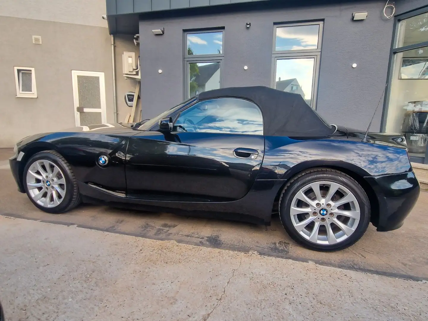 BMW Z4 Roadster 2.5i +XENON+LEDER+SHZ+PDC+3.HD+ Noir - 2