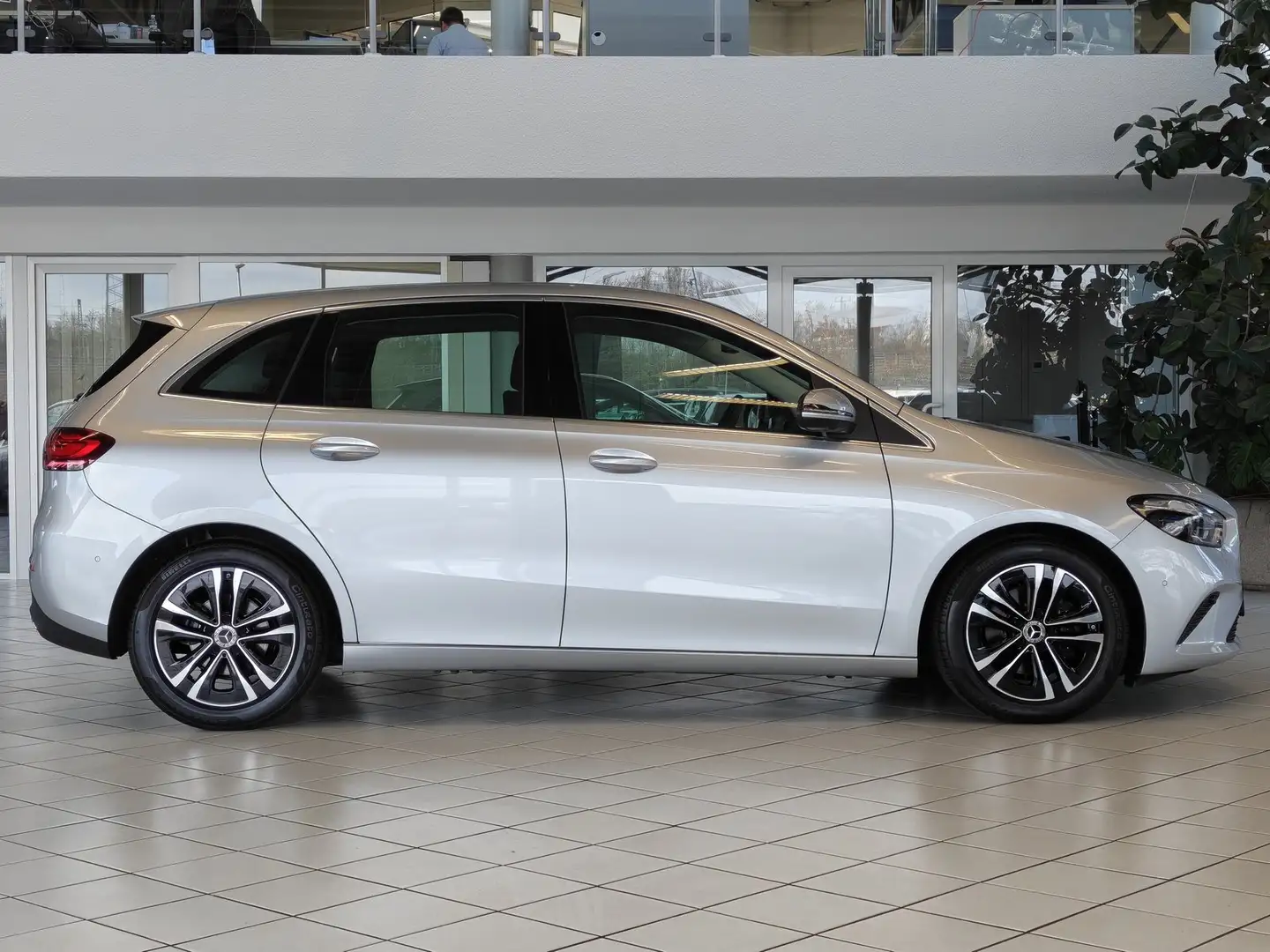 Mercedes-Benz B 180 Progressive DISTRONIC+360°+MULTIBEAM+TOTWI Silber - 2