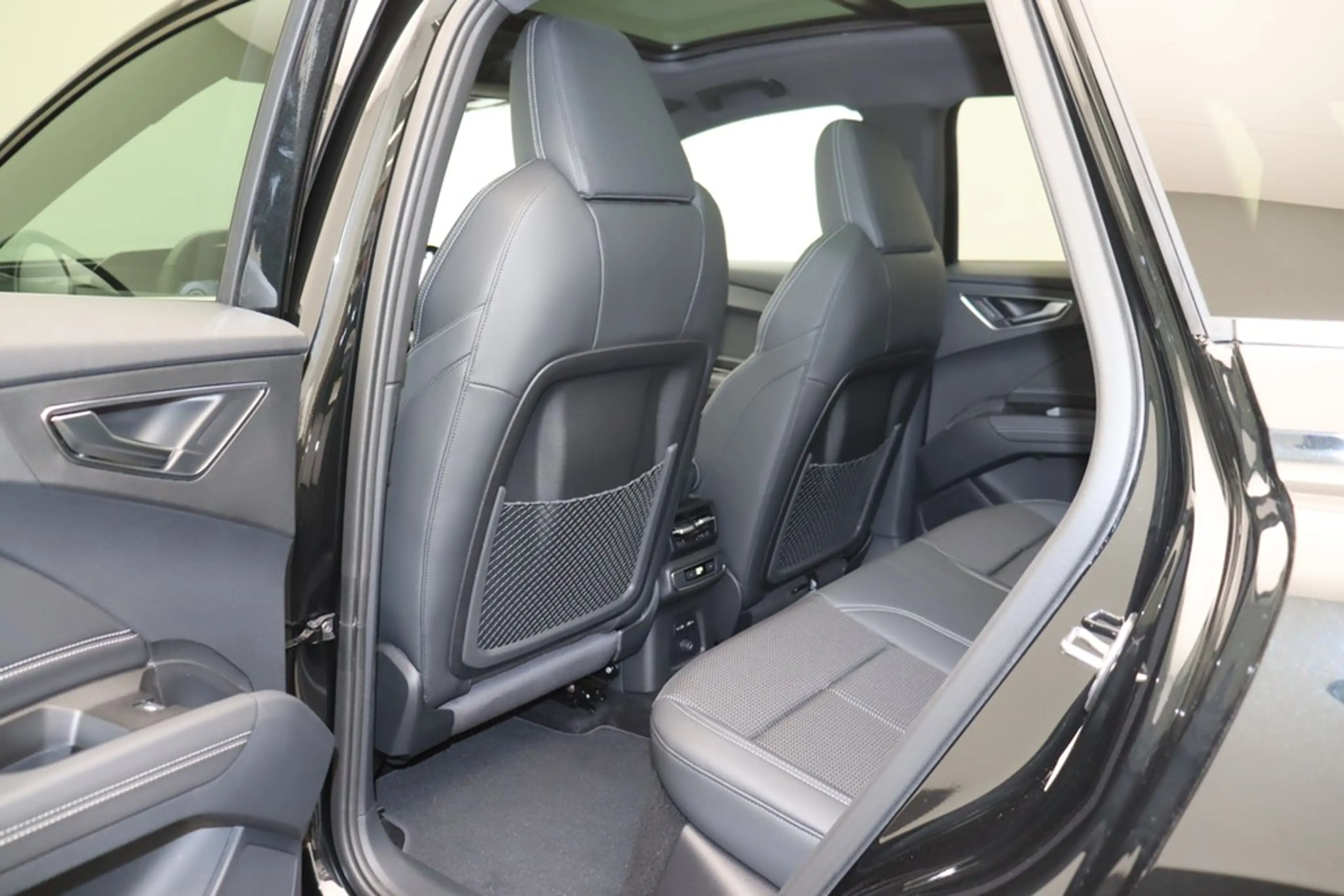 Audi e-tron quattro 220kW Pano, Tech pro, Interieur S — photo 12