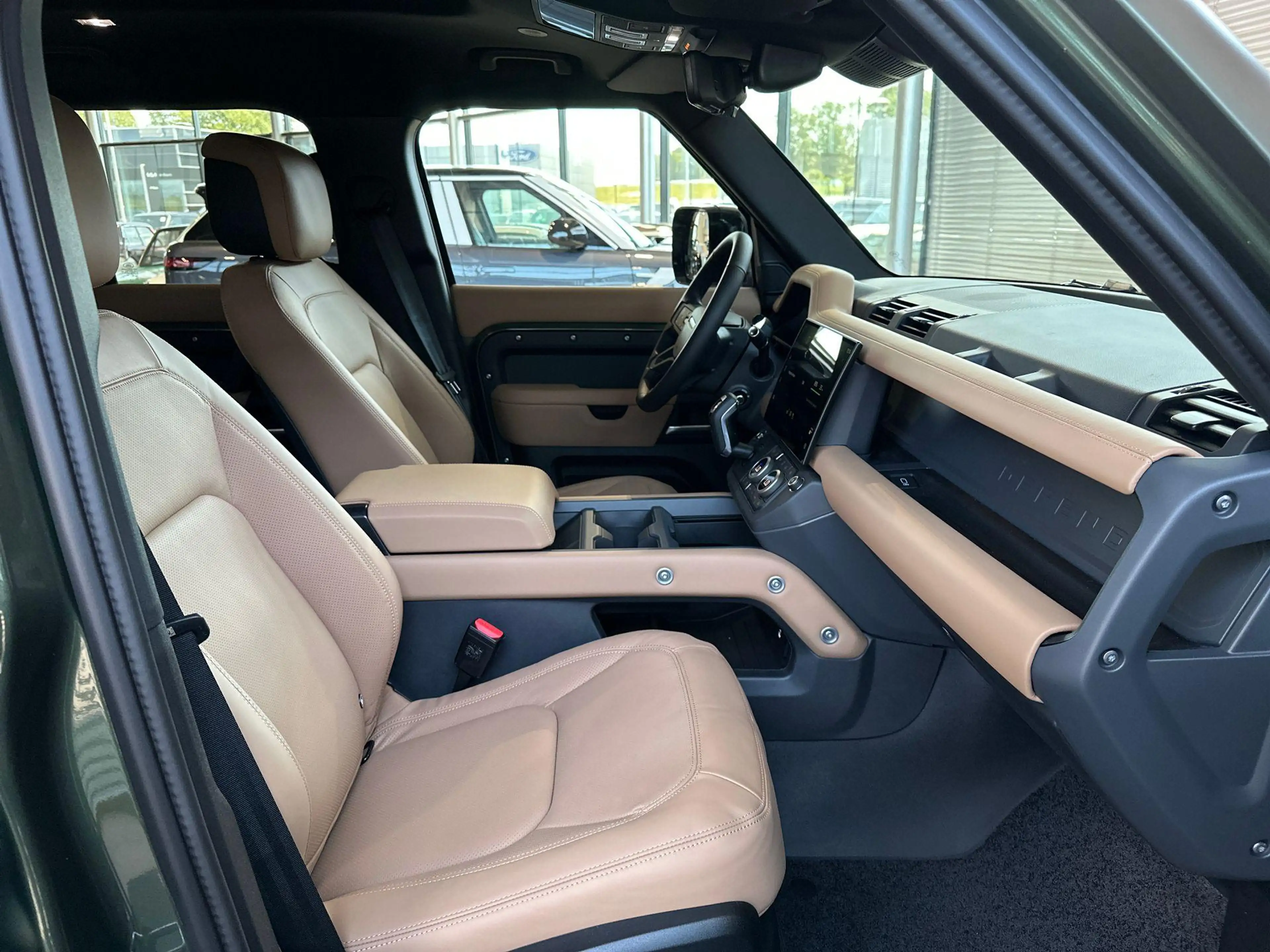 Land Rover Defender 110 P300e 110 X-DYNAMIC HSE -TREKHAAK|TREE PLANKEN — photo 3