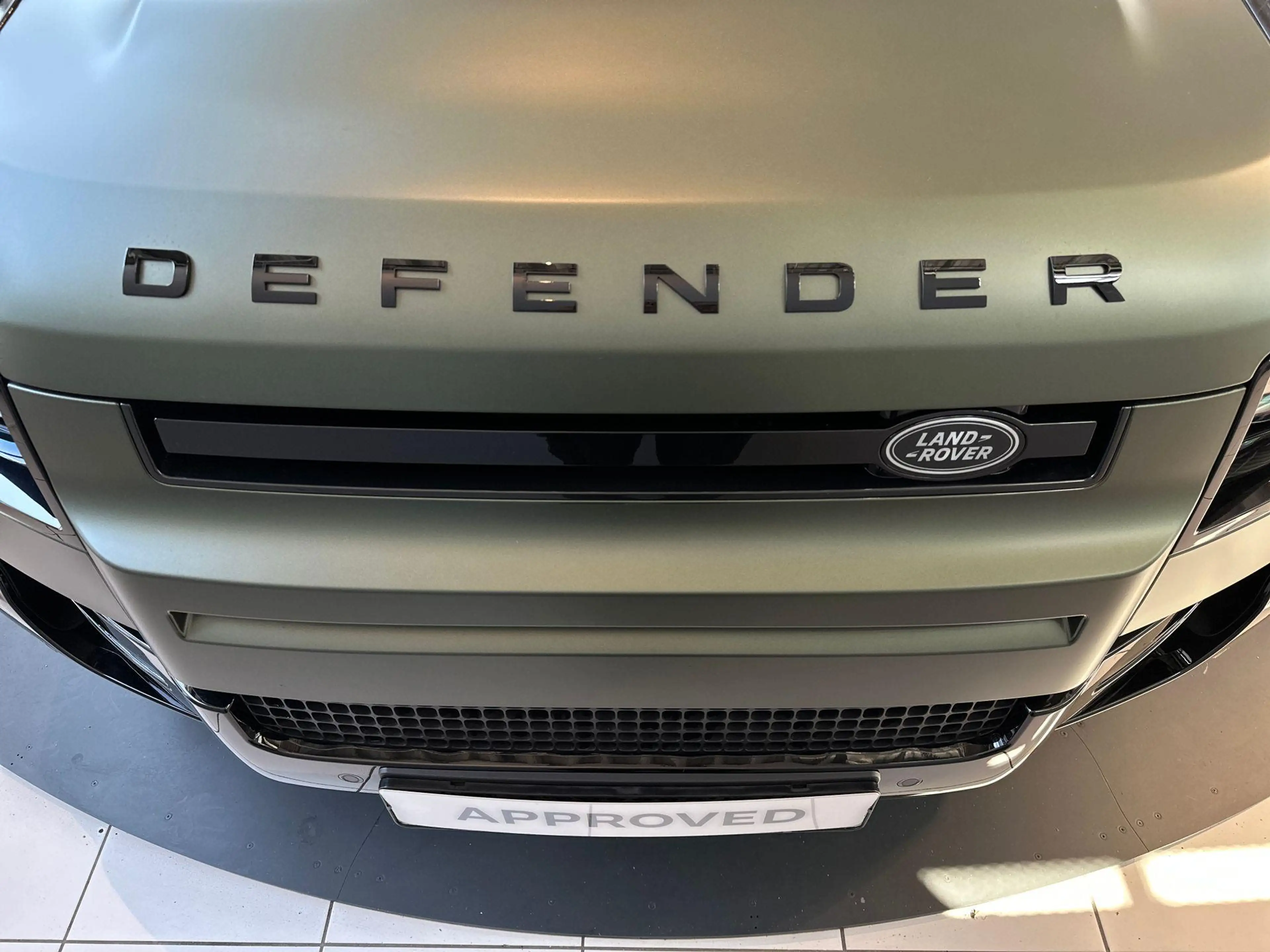 Land Rover Defender 110 P300e 110 X-DYNAMIC HSE -TREKHAAK|TREE PLANKEN — photo 23