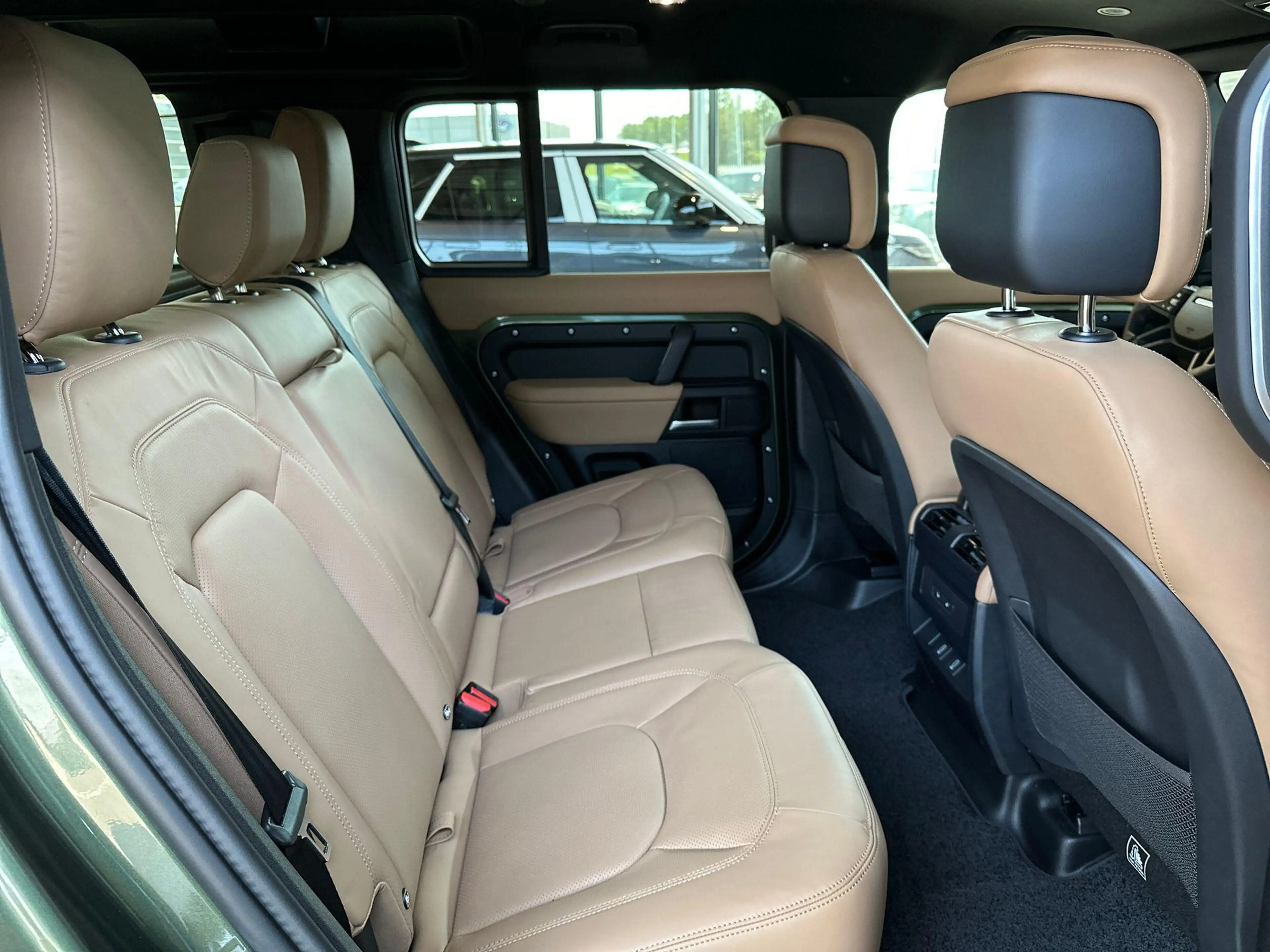Land Rover Defender 110 P300e 110 X-DYNAMIC HSE -TREKHAAK|TREE PLANKEN — photo 5