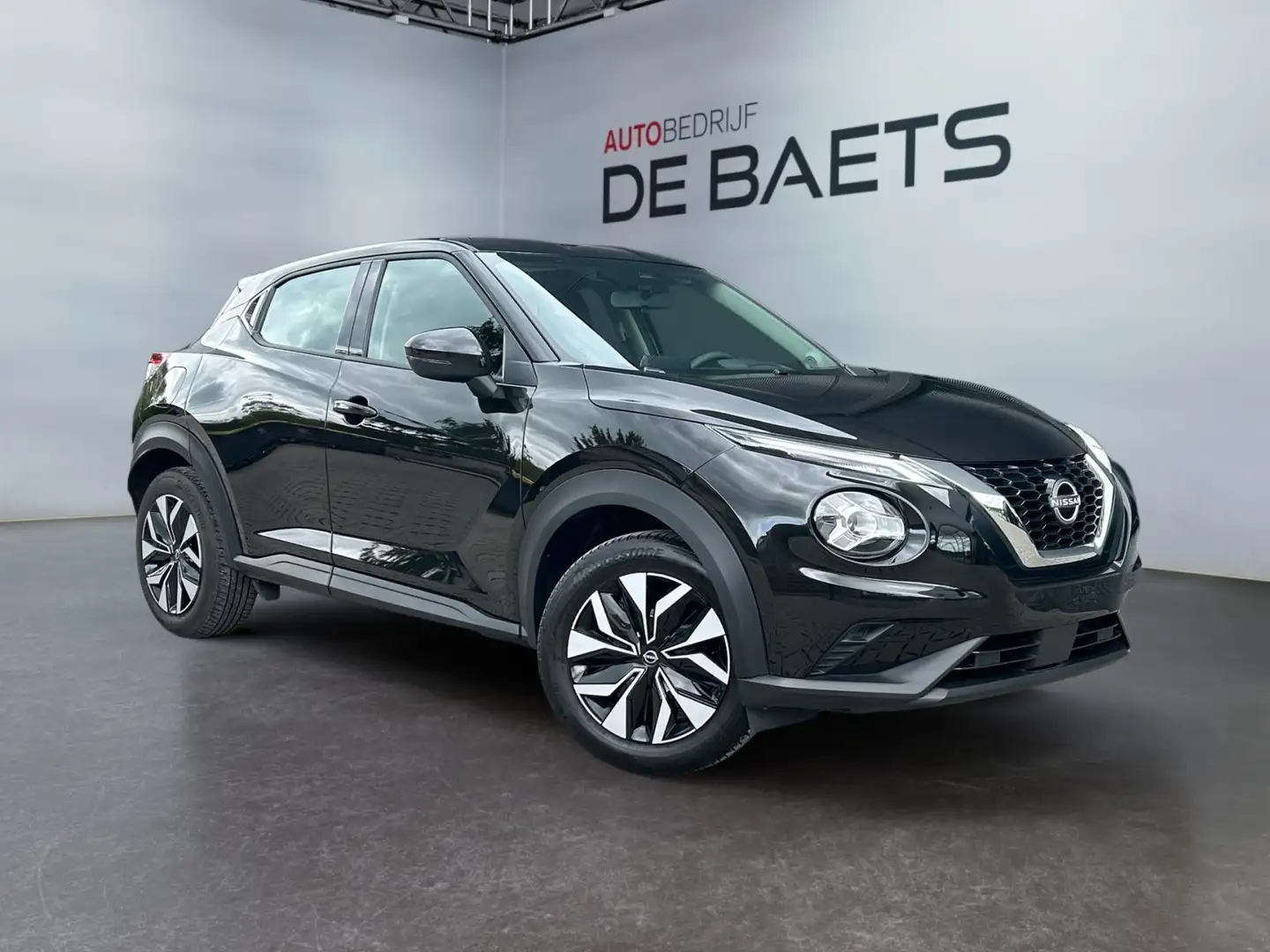Nissan Juke 1.0 DIG-T 2WD Acenta DCT (EU6AP) Zwart - 1