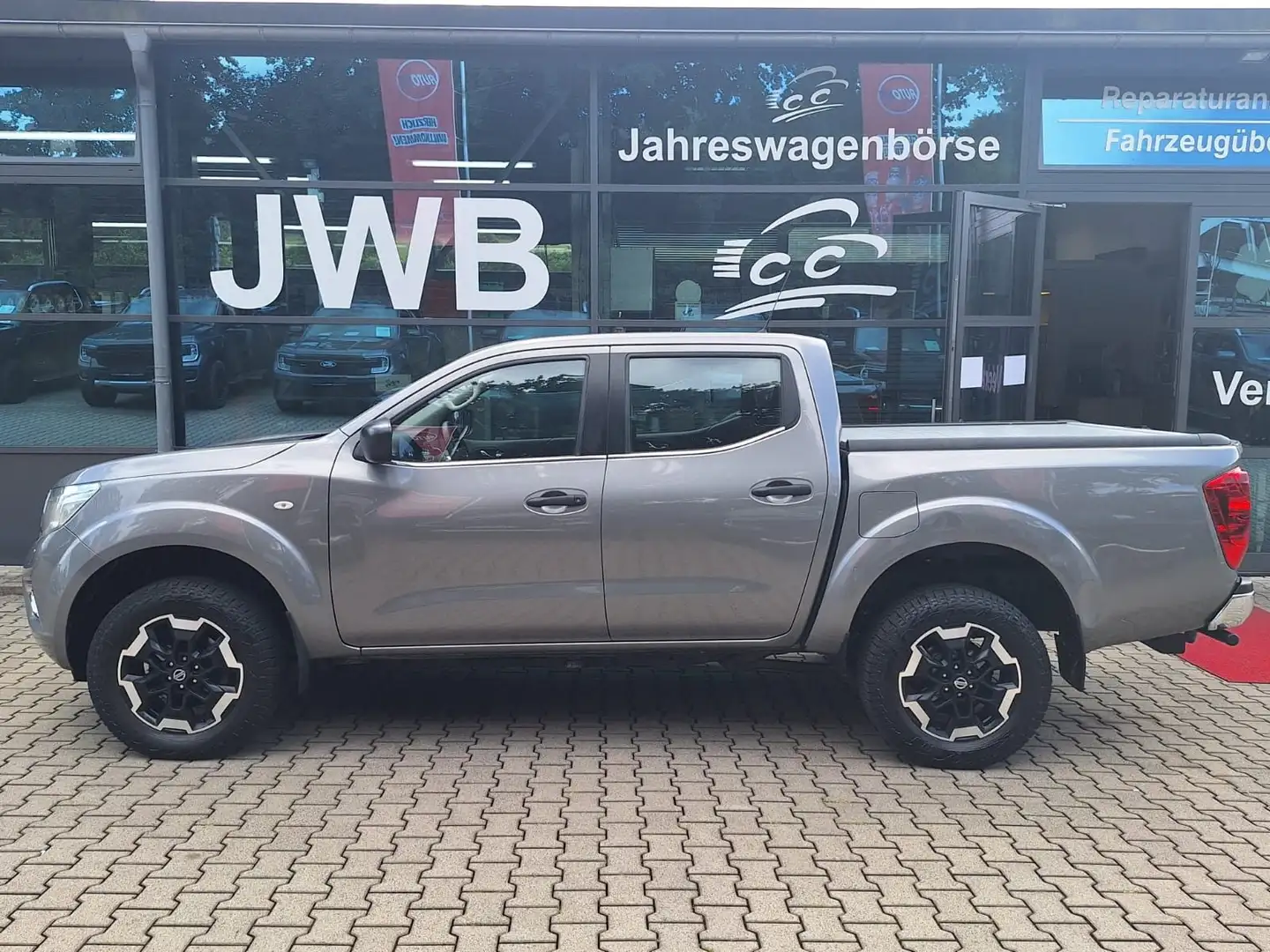 Nissan Navara 2,3 Acenta Doka 4x4 AHK3,5t 1.Hd Diffsper Grau - 1
