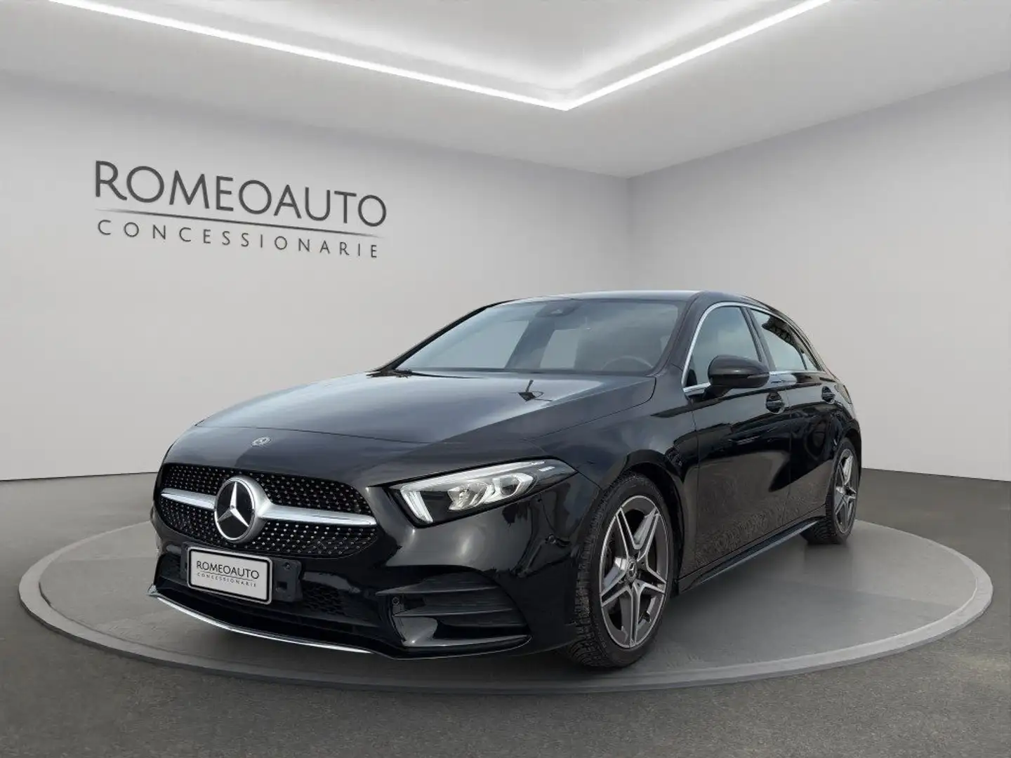 Mercedes-Benz A 180 d Automatic Premium Zwart - 2