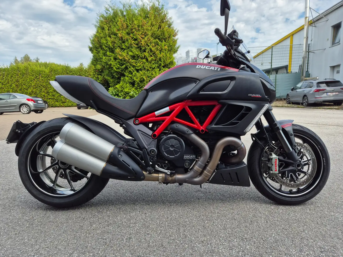 Ducati Diavel DIAVEL CARBONE RED Rood - 1