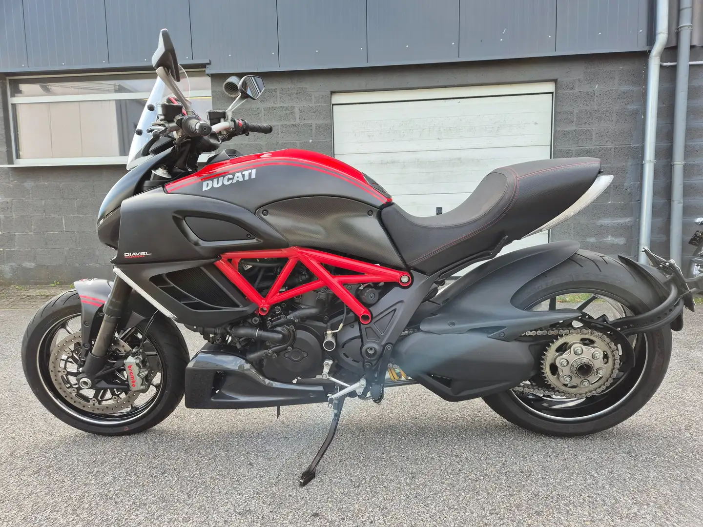 Ducati Diavel DIAVEL CARBONE RED Rood - 2