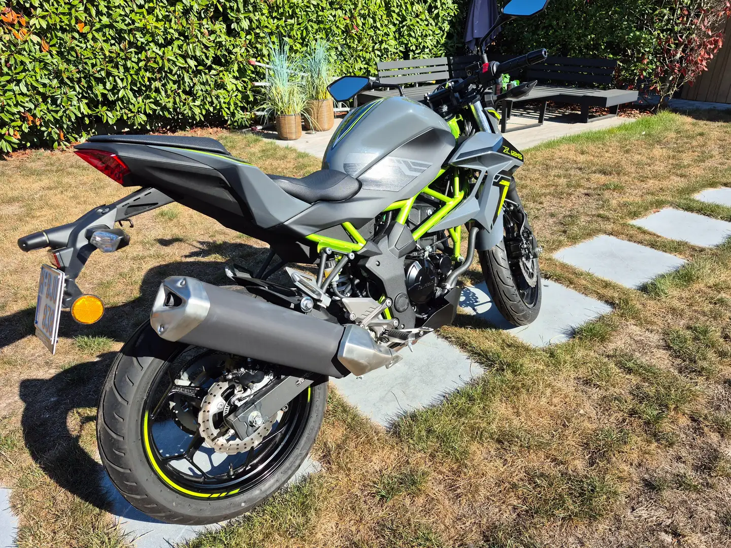 Kawasaki Z 125 Grijs - 2