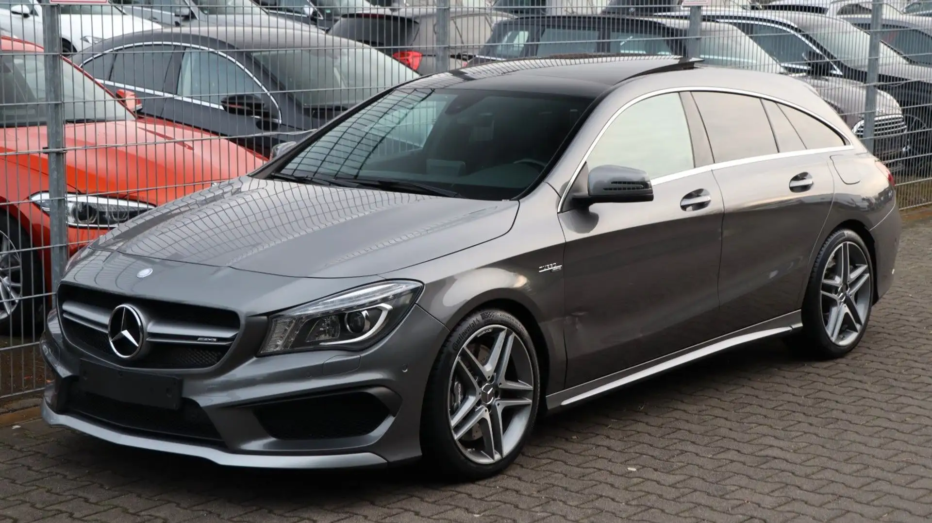 Mercedes-Benz CLA 45 AMG 4Matic Shooting Brake Grau - 2
