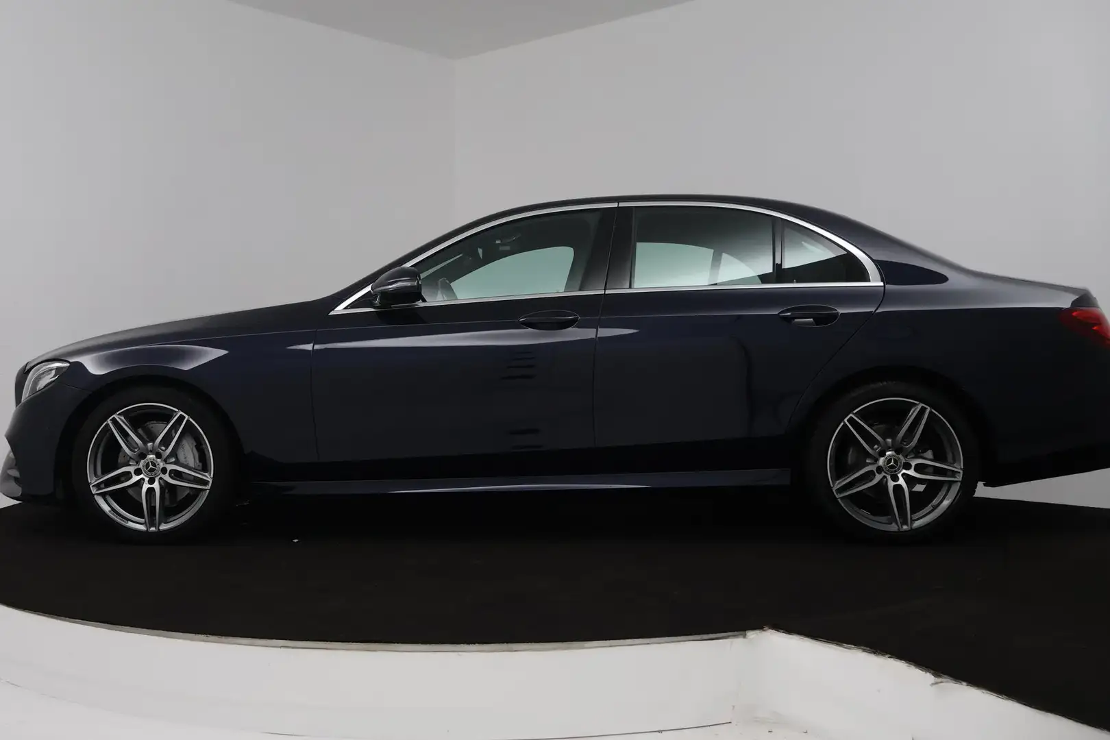 Mercedes-Benz E 200 Business Solution AMG (STOELVERWARMING, ACHTERUITR Blauw - 2