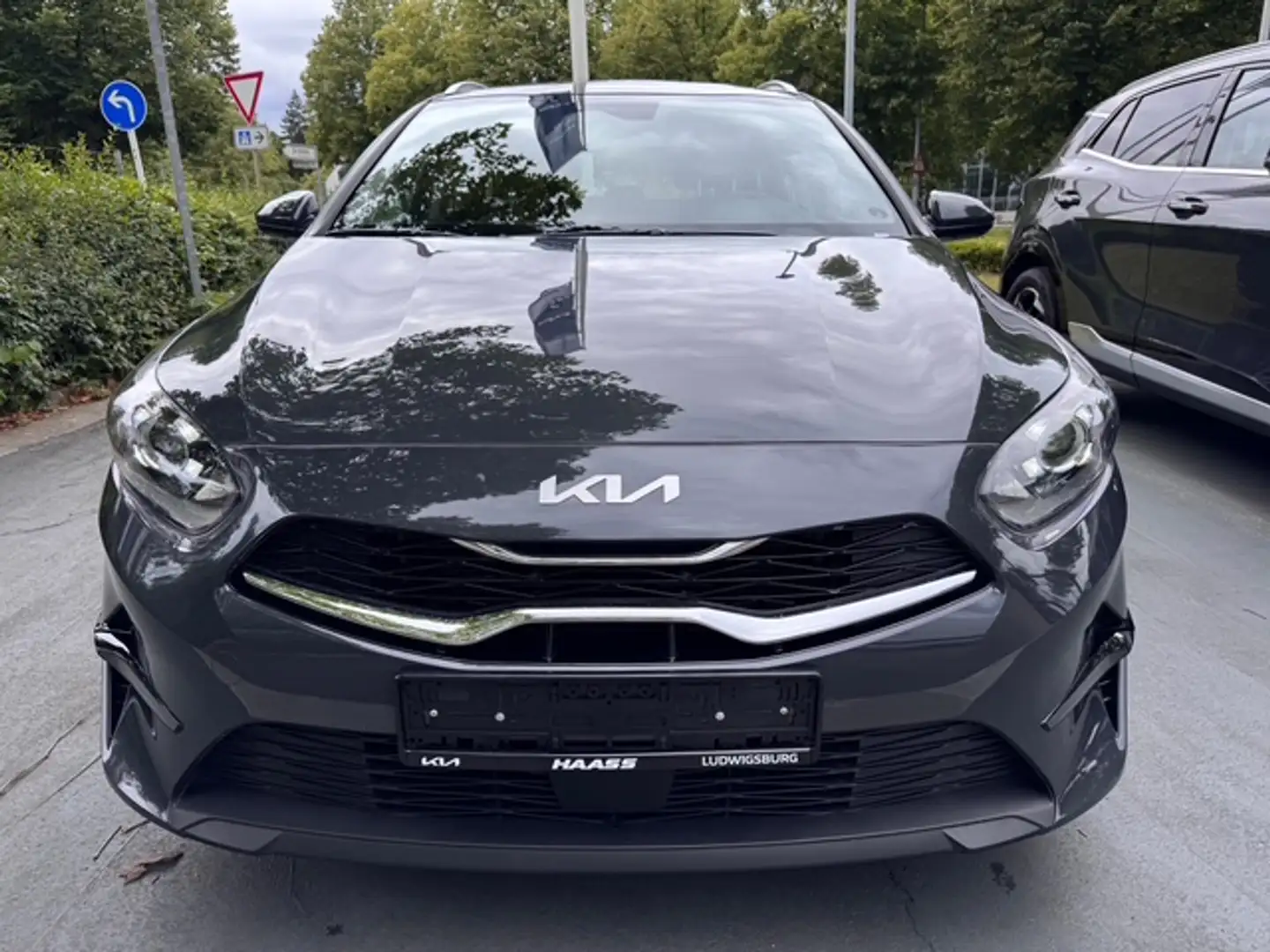 Kia Ceed / cee'd SW 1.5 T-GDI DCT7 OPF Vision sofort Verfügbar Grau - 2