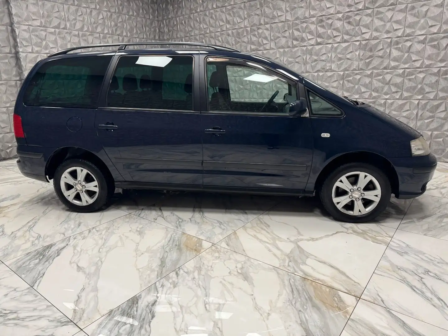 SEAT Alhambra Reference Family 1,9 TDI Blau - 2
