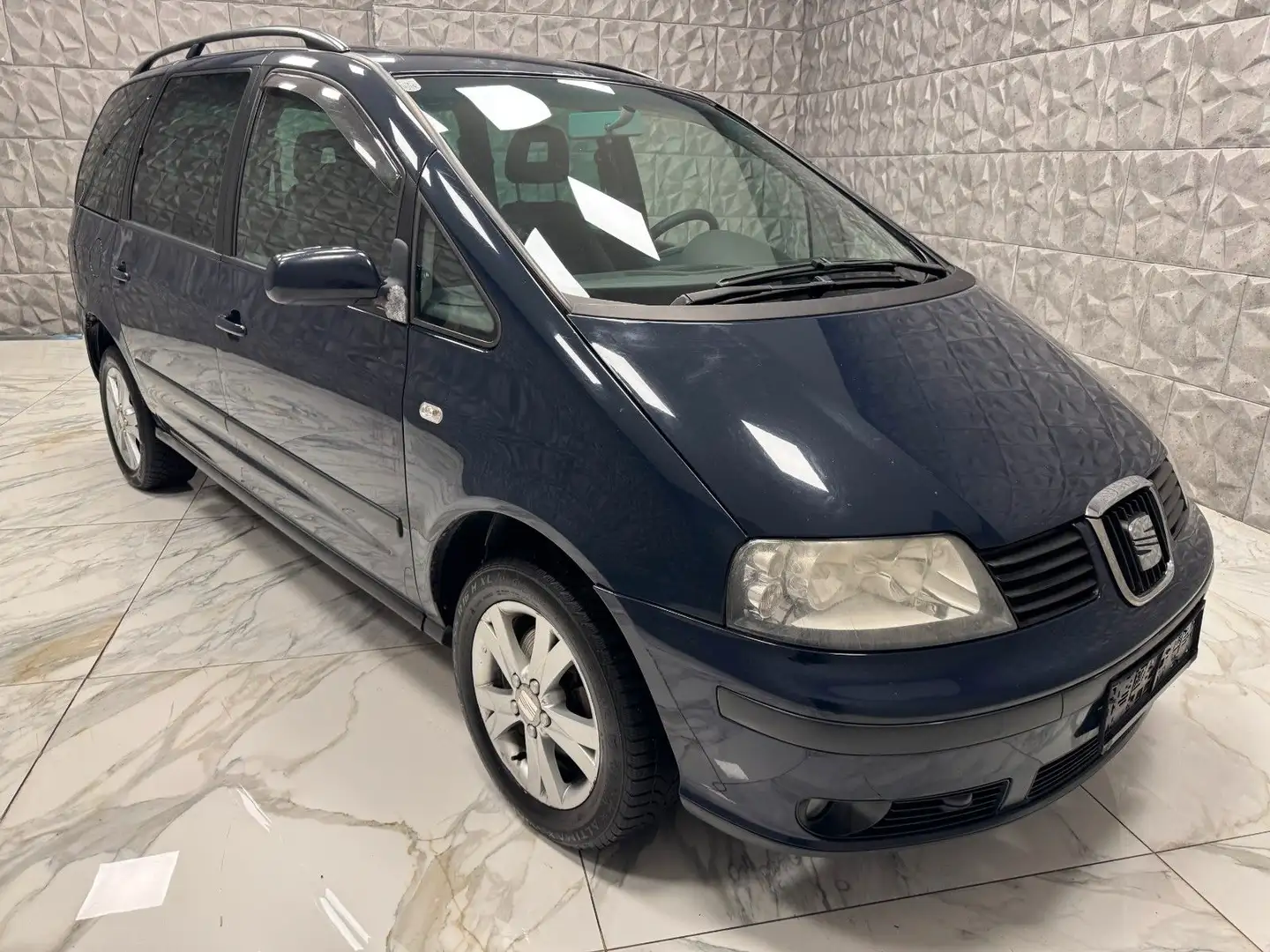 SEAT Alhambra Reference Family 1,9 TDI Blau - 1