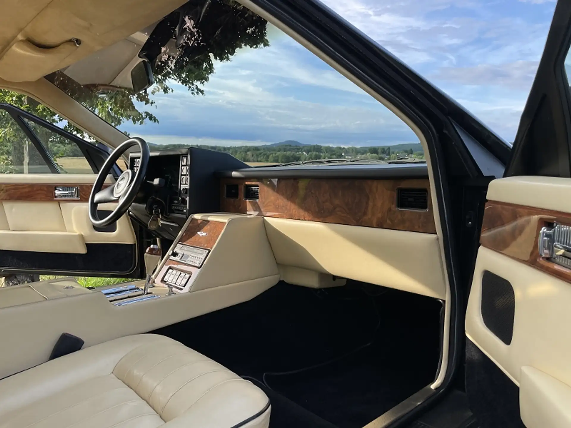 애스턴마틴 Lagonda 1990 검정 사진 6