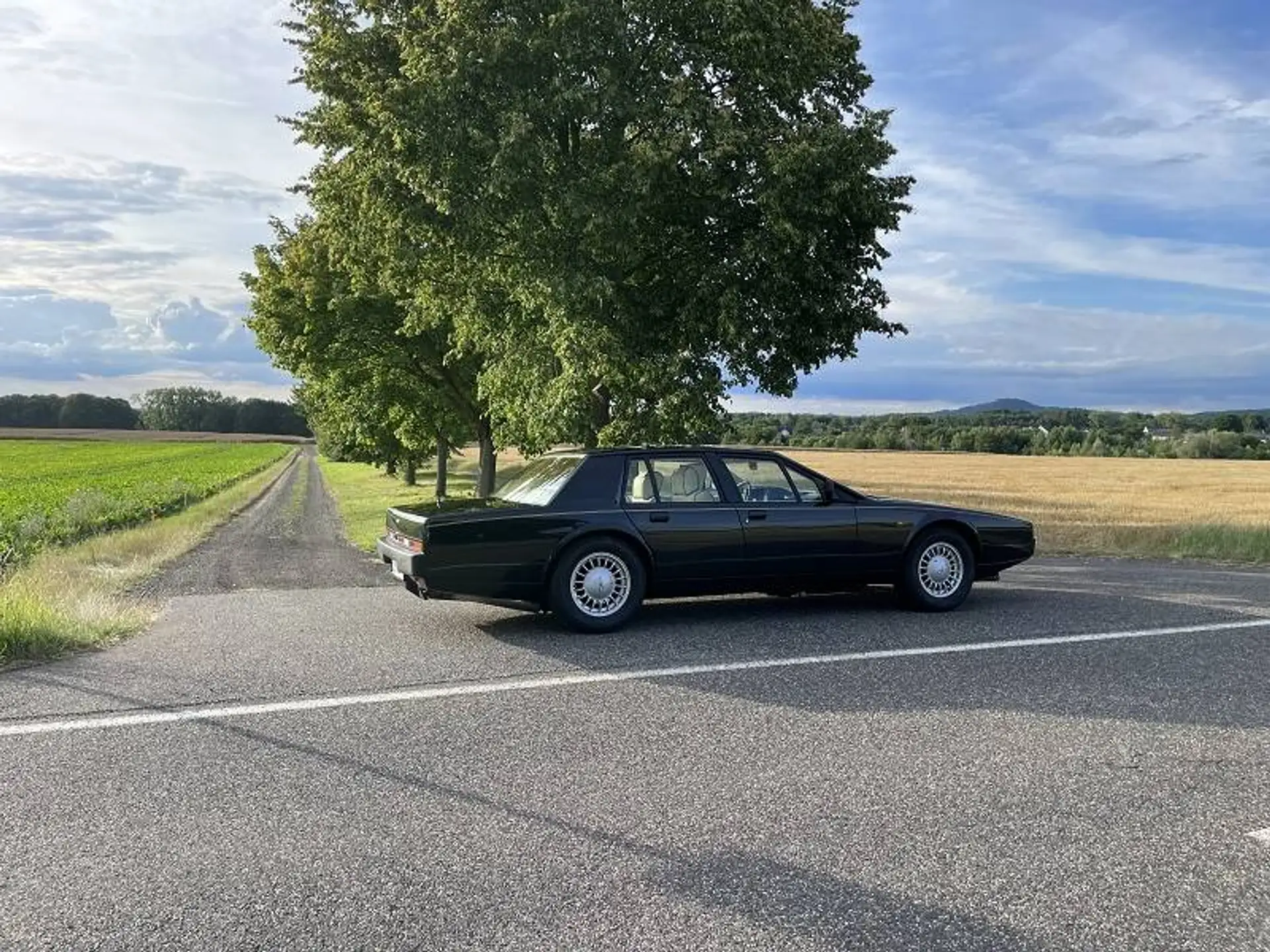 애스턴마틴 Lagonda 1990 검정 사진 3