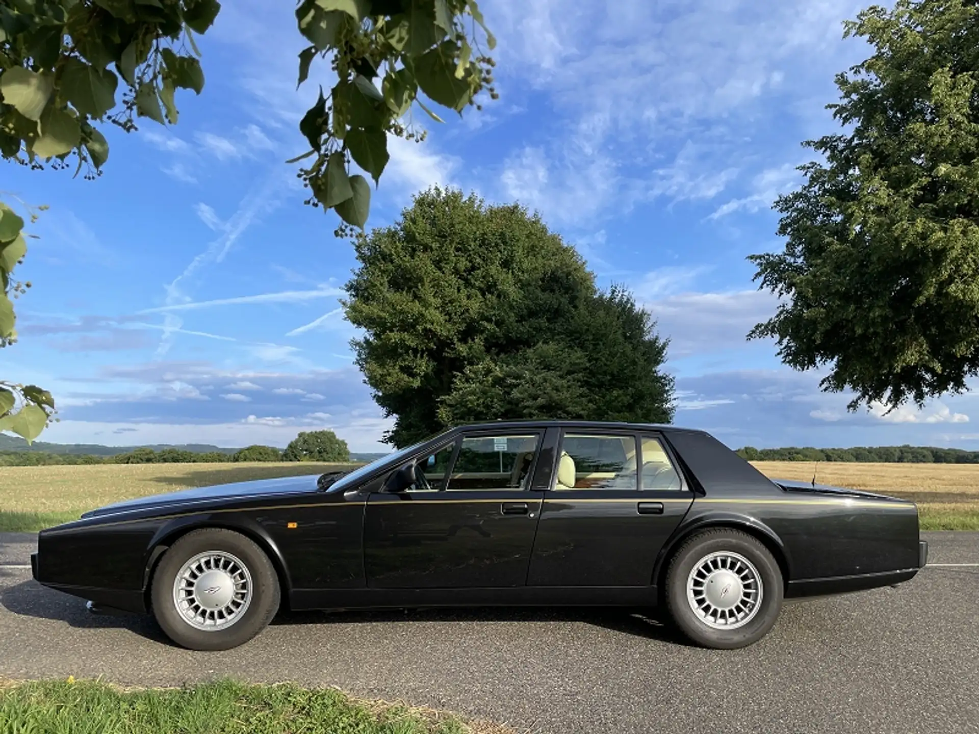 애스턴마틴 Lagonda 1990 검정 사진 4