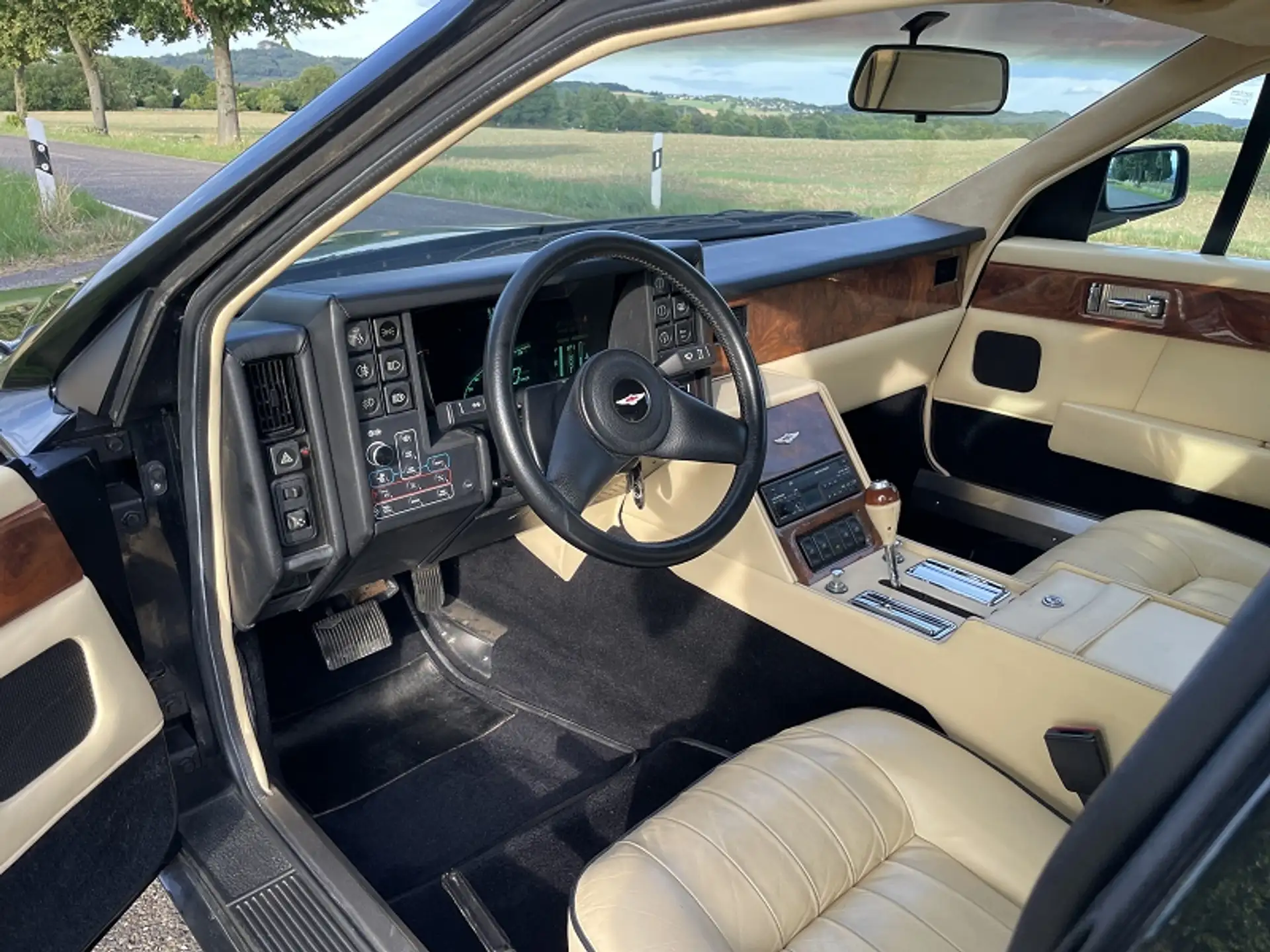 애스턴마틴 Lagonda 1990 검정 사진 5