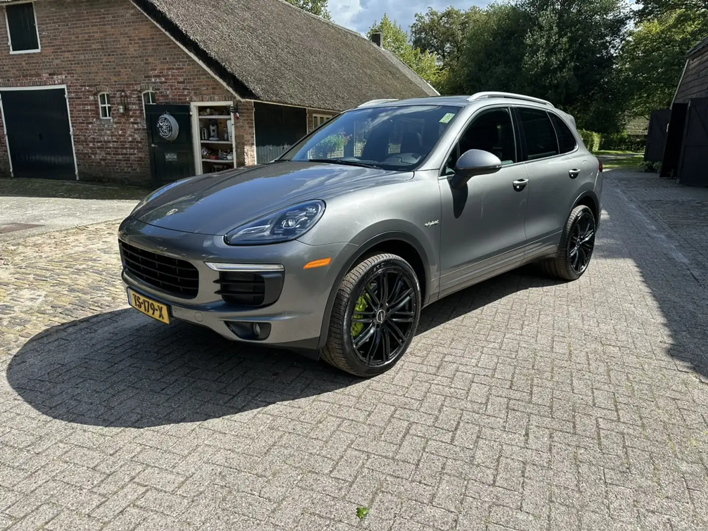 Porsche Cayenne 3.0 S E-Hybrid. Leer,Navi,LED,Panoramadak,21". Grijs - 2