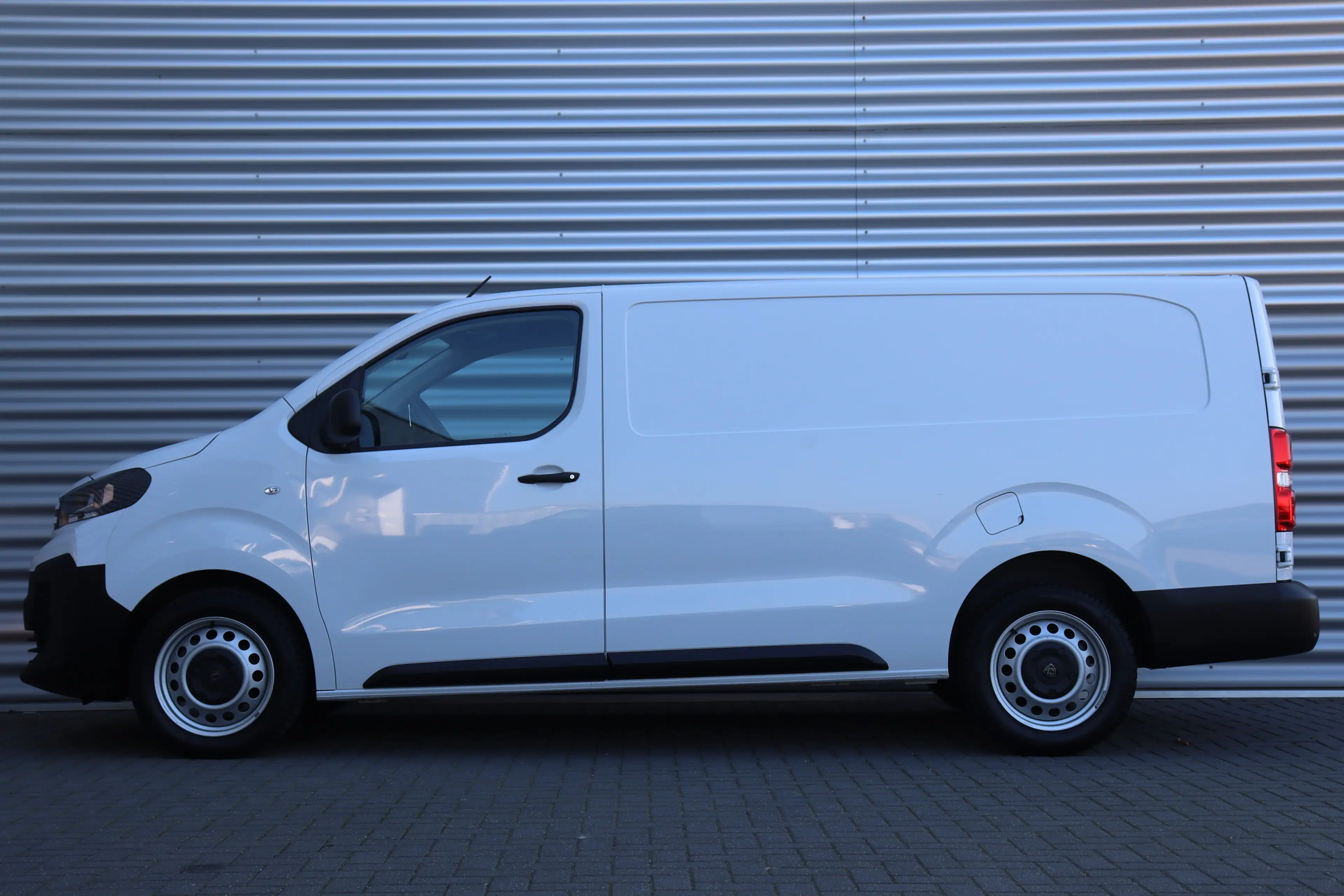 Peugeot Expert 2.0 BLUEHDI 145PK L3H1 AUTOMAAT / NAVI / AIRCO / L — photo 2